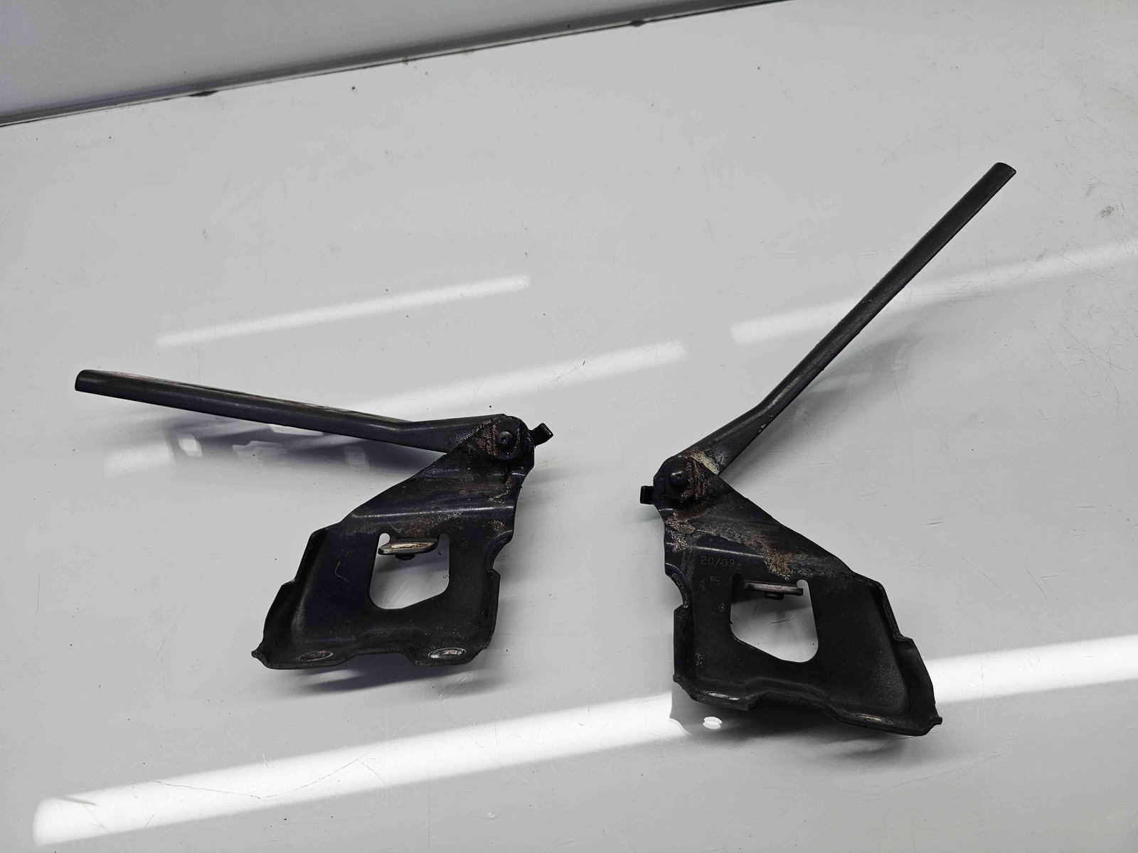 Set balamale capota Audi A4 (8K2, B8) [Fabr 2008-2015] LA7W - imagine 2