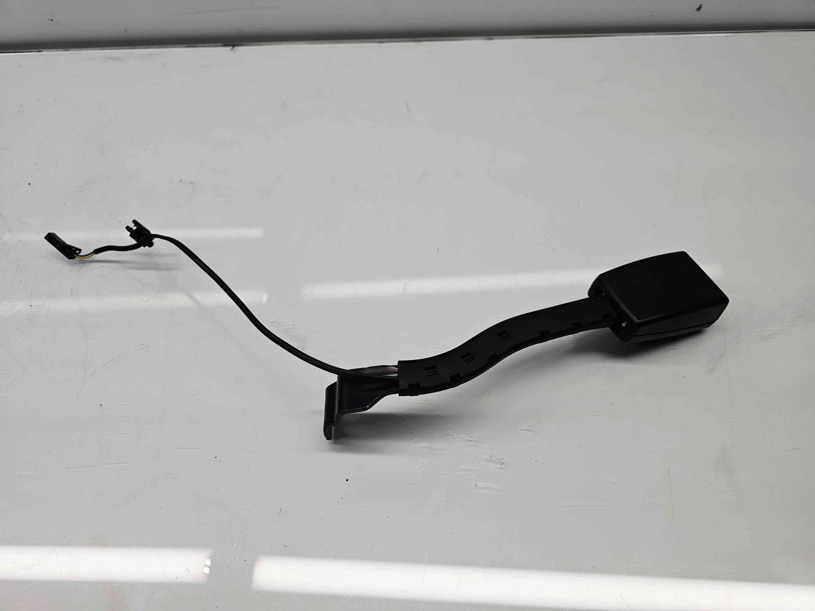 Capsa centura dreapta fata Skoda Octavia 2 Combi (1Z5) [Fabr 2004-2013] Facelift 1Z2858472B - imagine 1