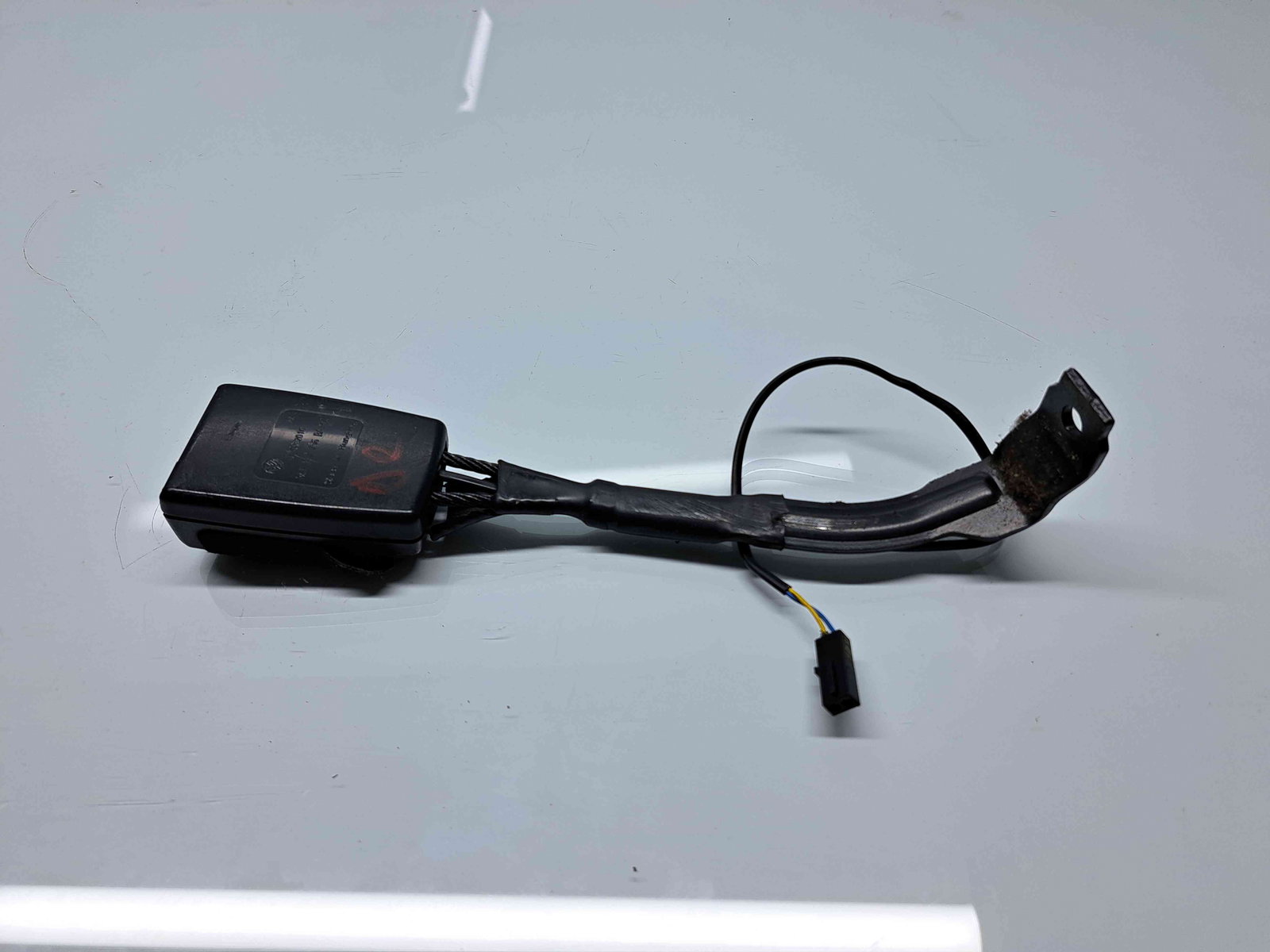 Capsa centura dreapta fata Volkswagen Golf 6 (5K1) [Fabr 2009-2013] 1K3857756BA - imagine 1