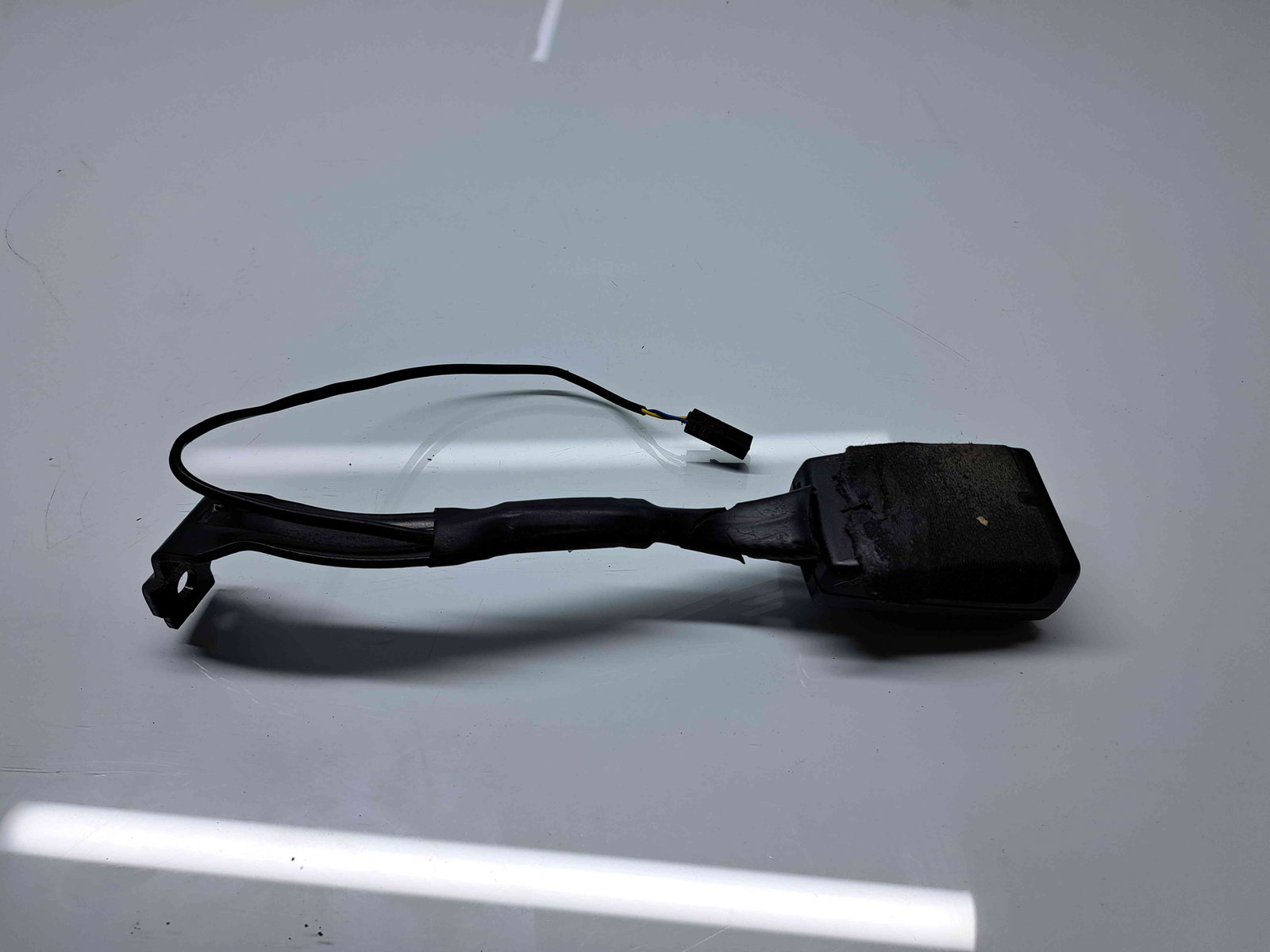 Capsa centura dreapta fata Volkswagen Golf 6 (5K1) [Fabr 2009-2013] 1K3857756BA - imagine 3