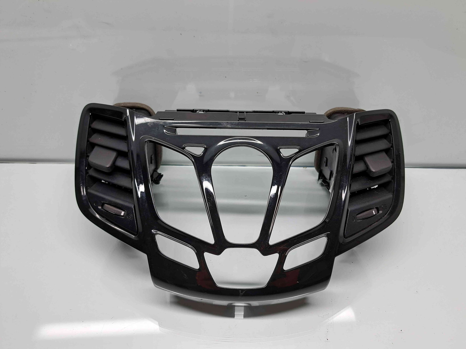 Grila aerisire centrala Ford Fiesta 6 facelift [Fabr 2008-2019] 8A61-18A802-BJW - imagine 1