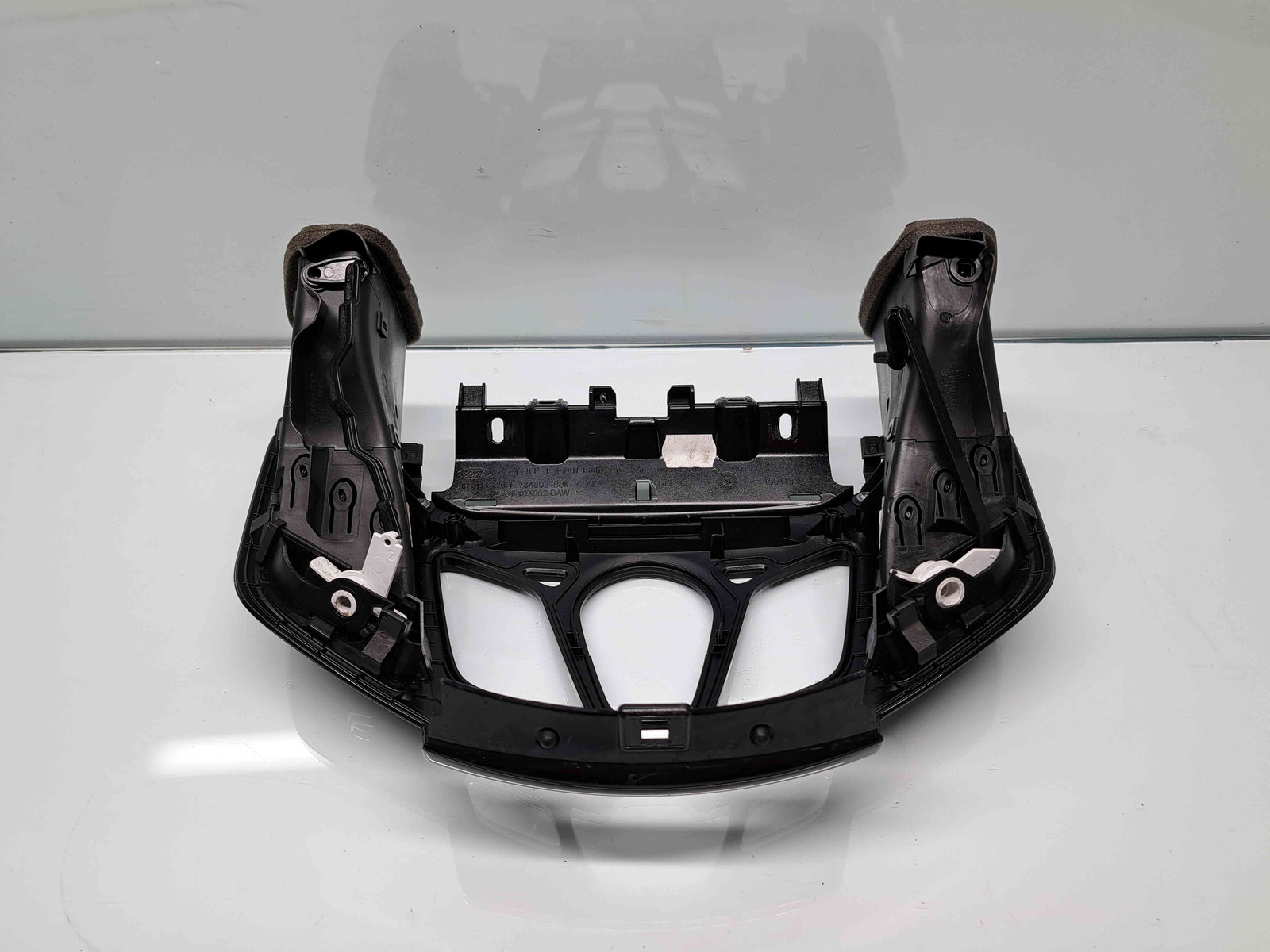 Grila aerisire centrala Ford Fiesta 6 facelift [Fabr 2008-2019] 8A61-18A802-BJW - imagine 3