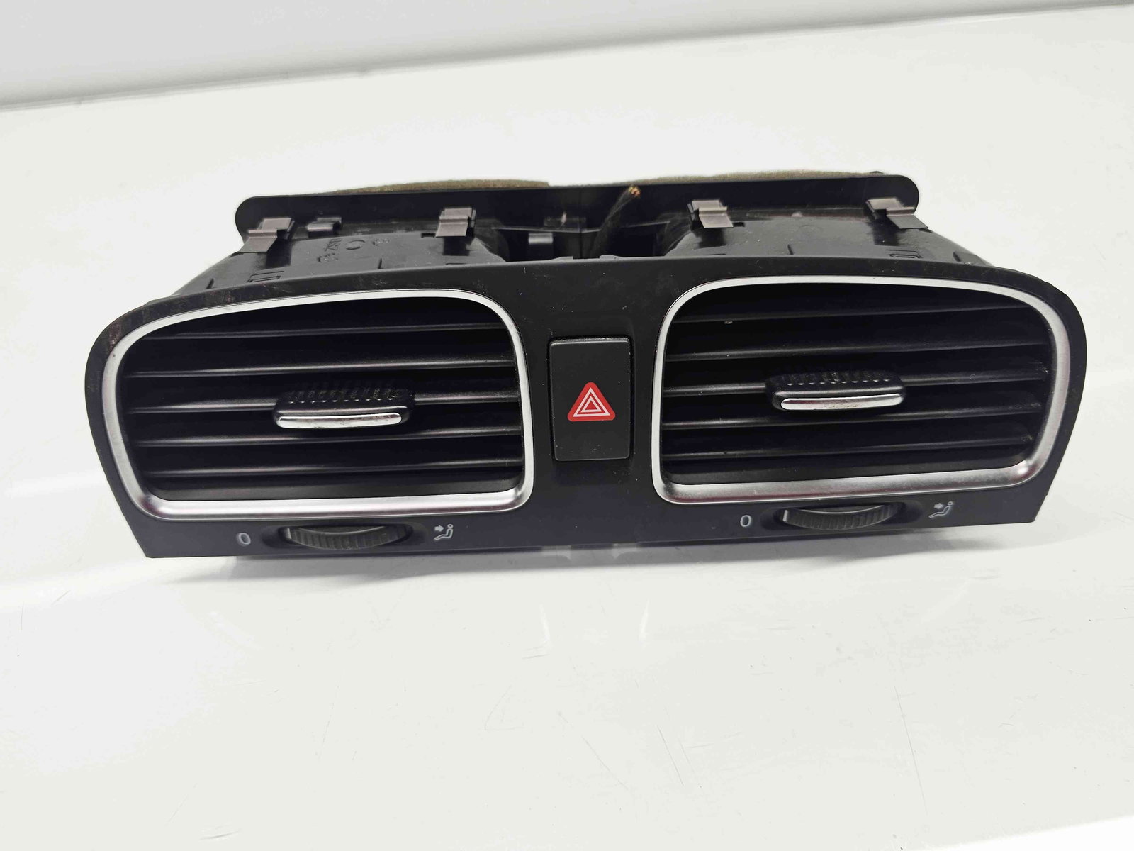 Grila aerisire centrala Volkswagen Golf 6 (5K1) [Fabr 2009-2013] 5K0815735 - imagine 1