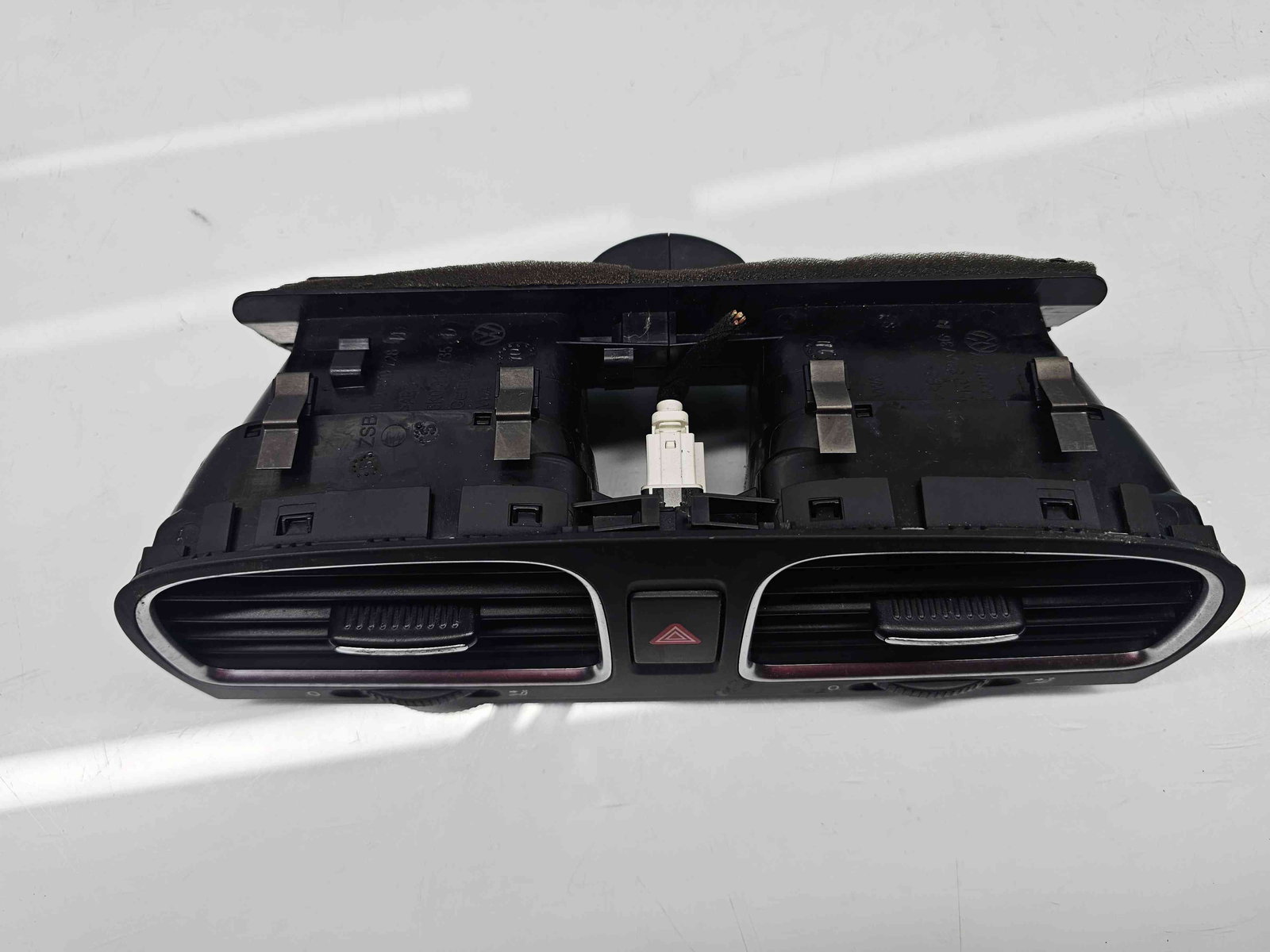 Grila aerisire centrala Volkswagen Golf 6 (5K1) [Fabr 2009-2013] 5K0815735 - imagine 2