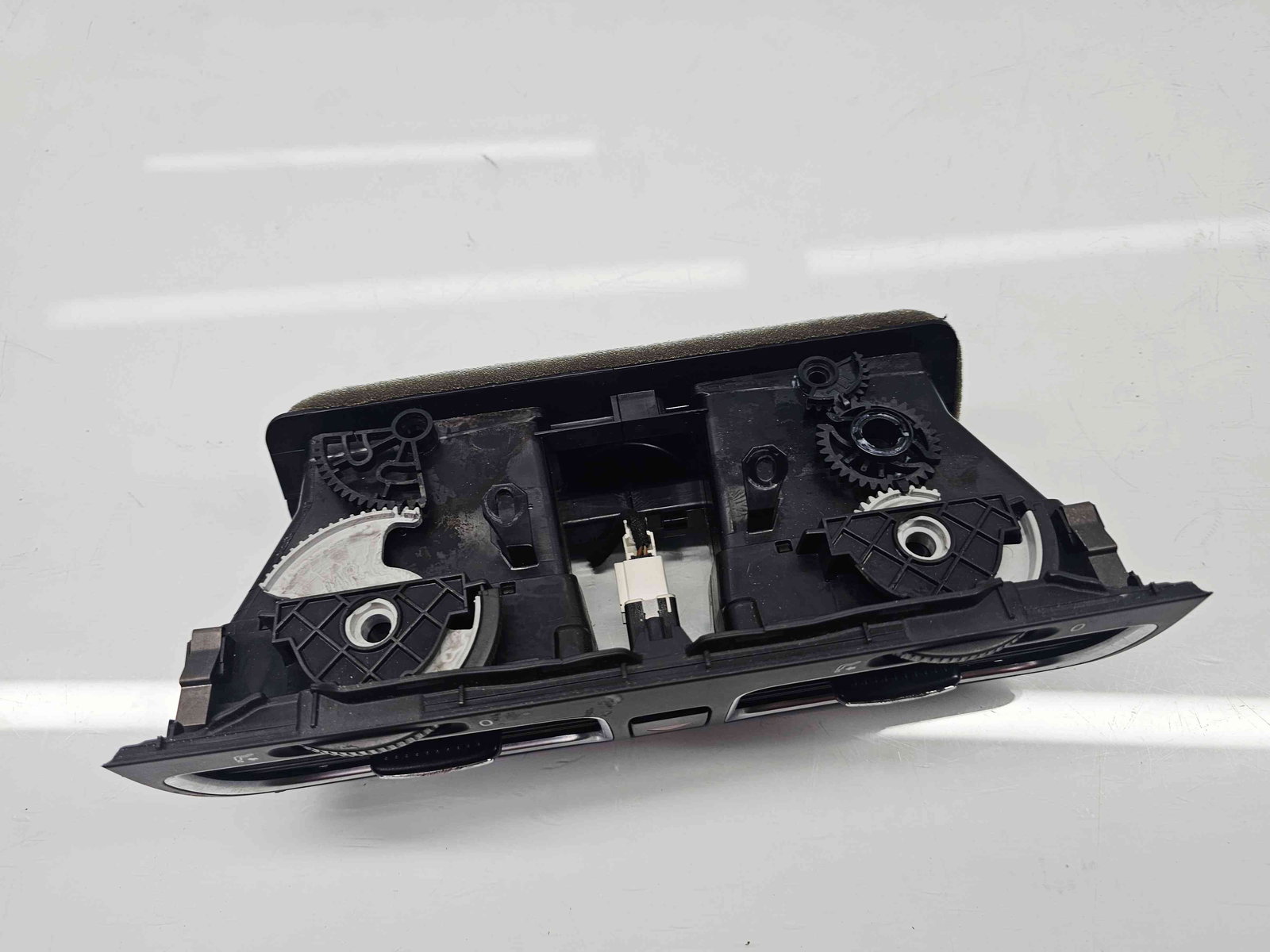 Grila aerisire centrala Volkswagen Golf 6 (5K1) [Fabr 2009-2013] 5K0815735 - imagine 6