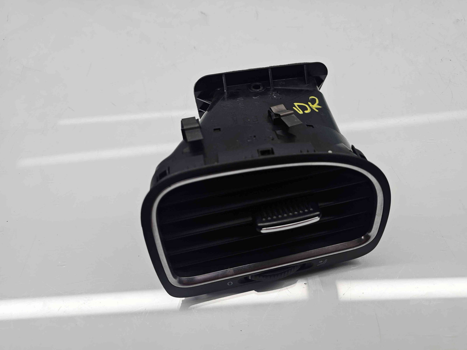 Grila aerisire dreapta Volkswagen Golf 6 (5K1) [Fabr 2009-2013] 5K0819704 - imagine 1