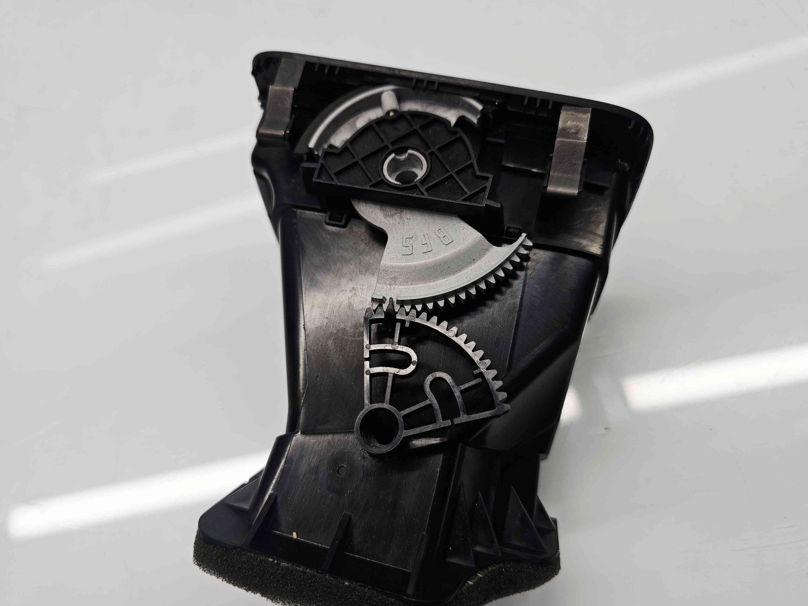 Grila aerisire dreapta Volkswagen Golf 6 (5K1) [Fabr 2009-2013] 5K0819704 - imagine 5