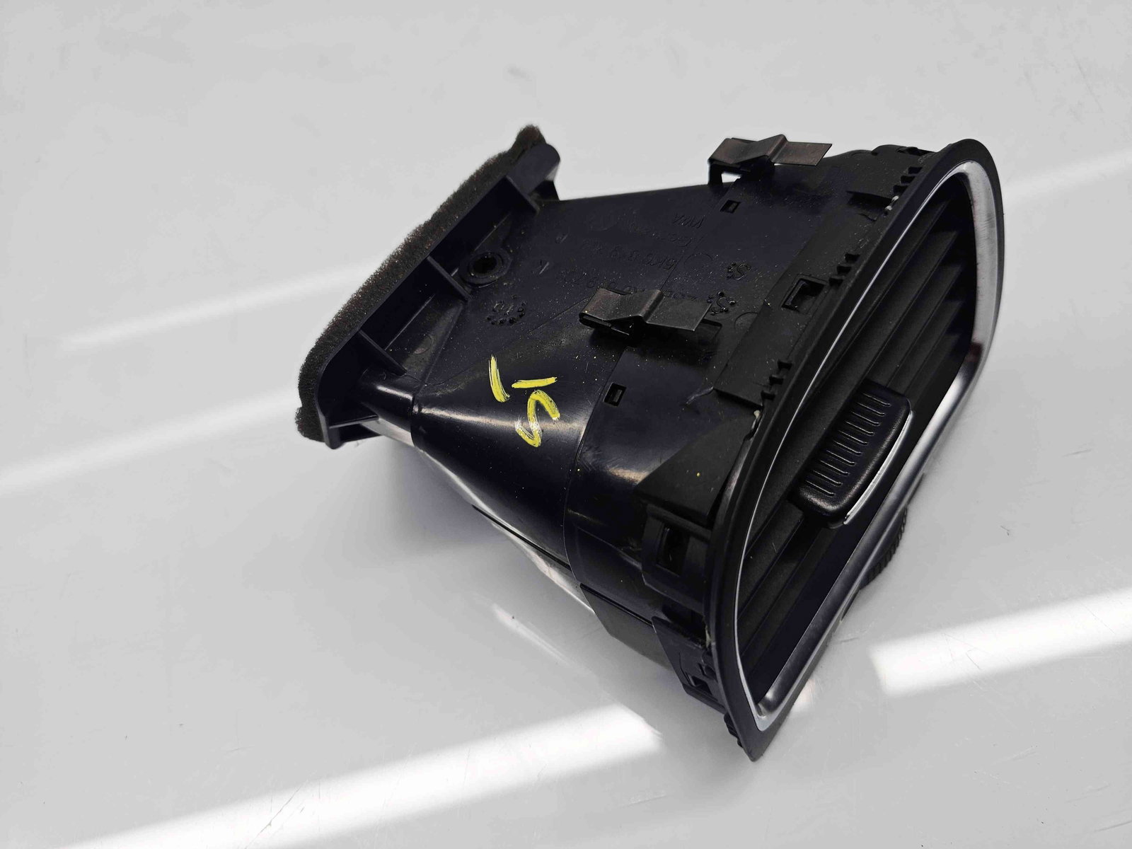 Grila aerisire stanga Volkswagen Golf 6 (5K1) [Fabr 2009-2013] 5K0819709 - imagine 2