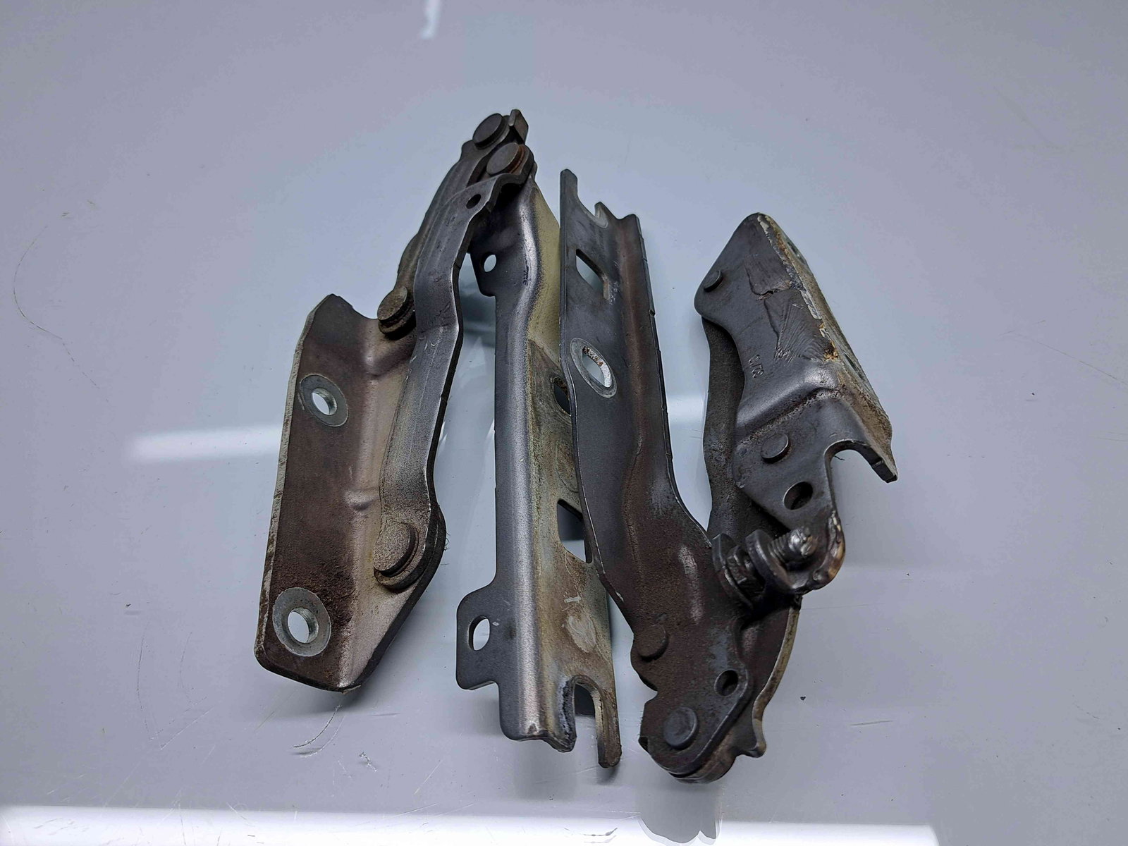 Set balamale capota Volkswagen Golf 6 (5K1) [Fabr 2009-2013] 5K0823302C / 5K0823301C - imagine 1