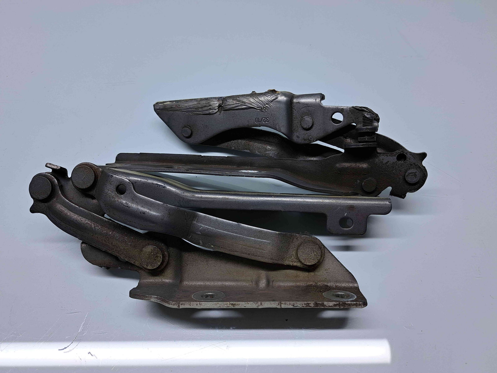 Set balamale capota Volkswagen Golf 6 (5K1) [Fabr 2009-2013] 5K0823302C / 5K0823301C - imagine 2