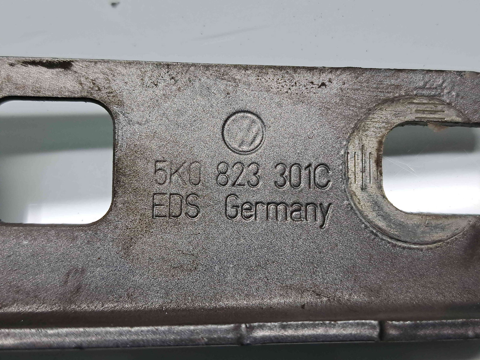 Set balamale capota Volkswagen Golf 6 (5K1) [Fabr 2009-2013] 5K0823302C / 5K0823301C - imagine 4