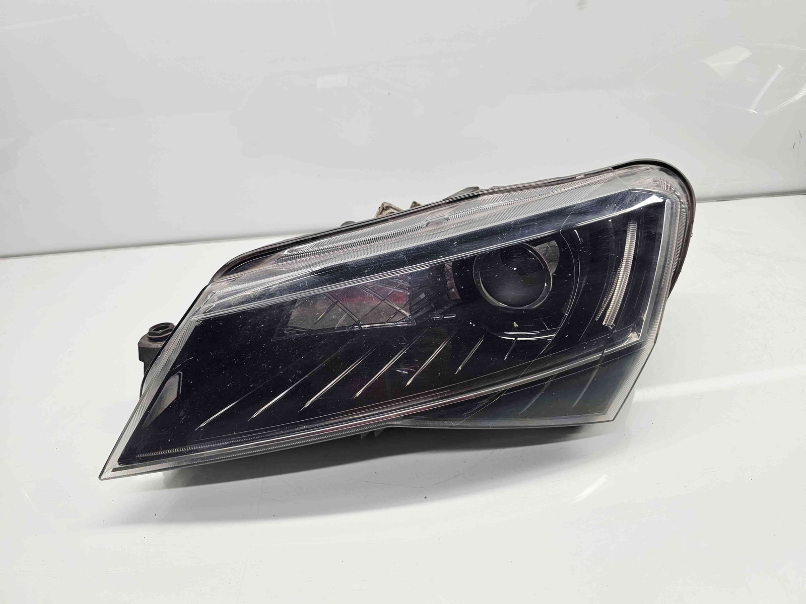 Far stanga Skoda Superb III Combi (3V5) [Fabr 2015-2024] 3V2941015A - imagine 1