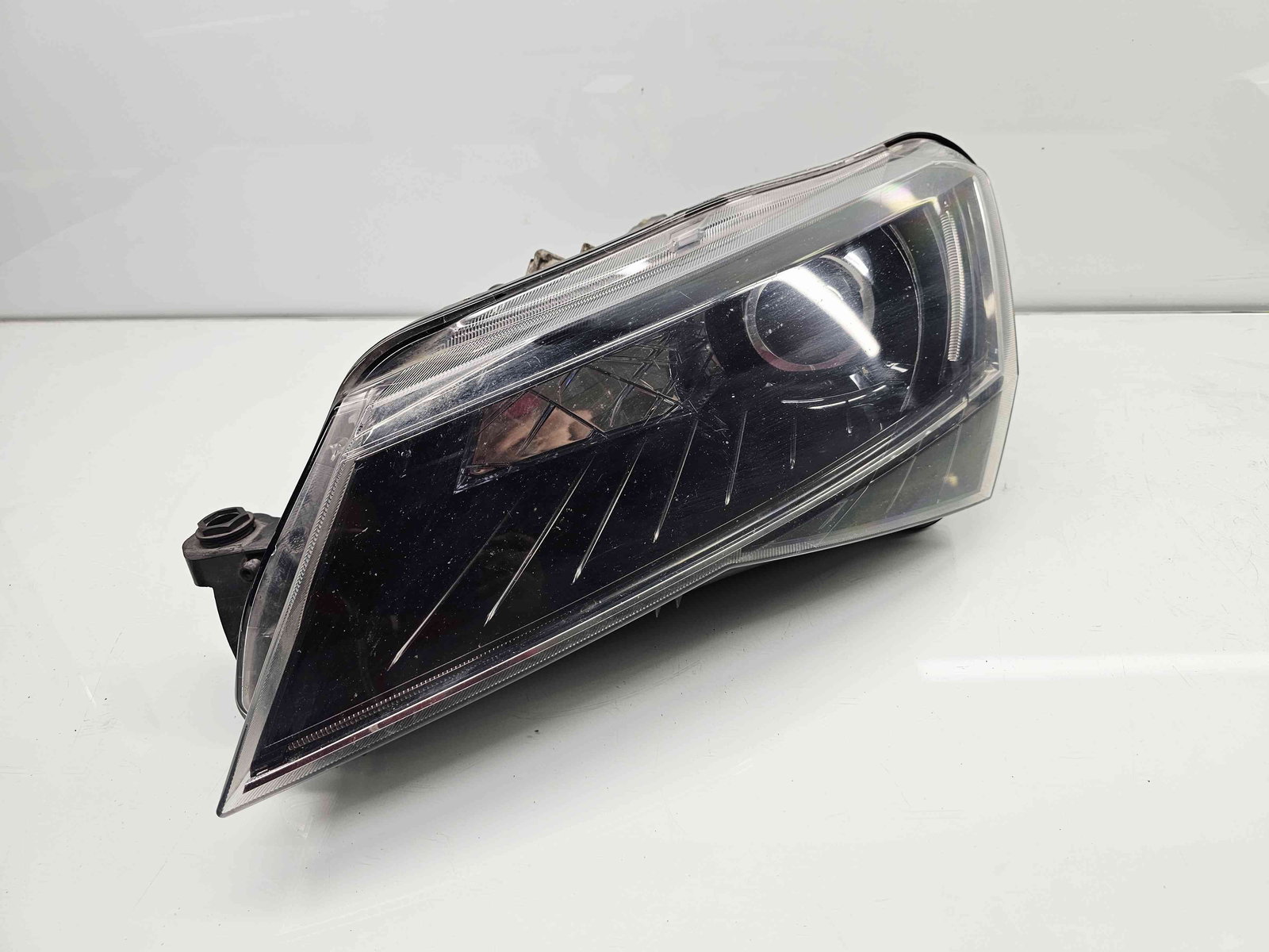 Far stanga Skoda Superb III Combi (3V5) [Fabr 2015-2024] 3V2941015A - imagine 2