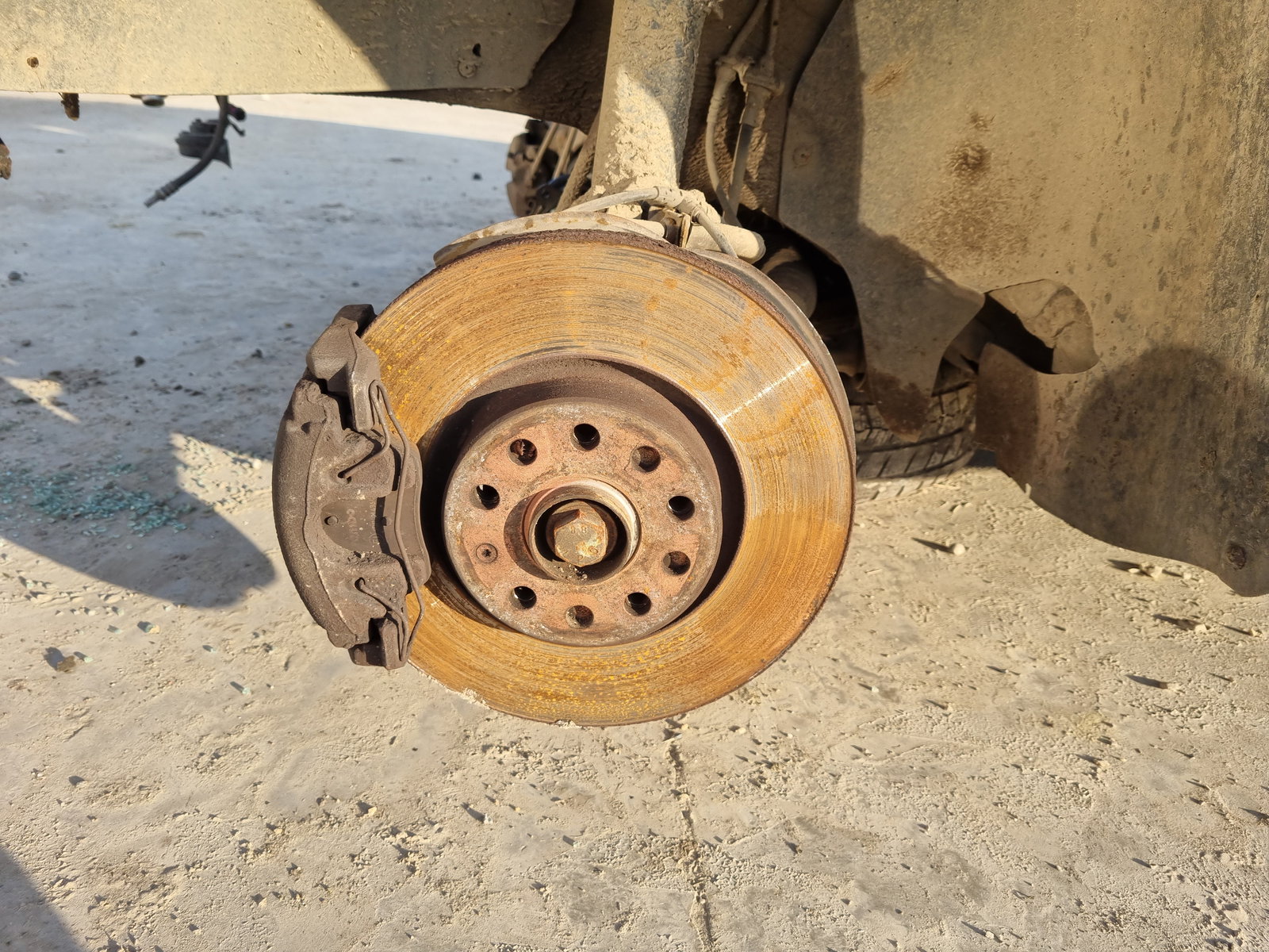 Fuzeta fata stanga Volkswagen Passat B6 Variant (3C5) [Fabr 2005-2010] 2.0 TDI BMP 103KW / 140CP - imagine 1