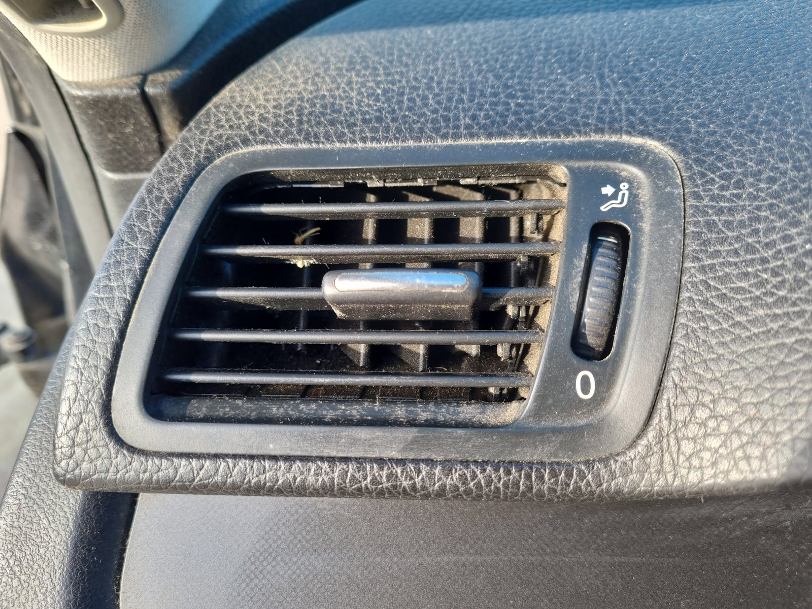 Grila aerisire stanga Volkswagen Passat B6 Variant (3C5) [Fabr 2005-2010] OEM - imagine 1