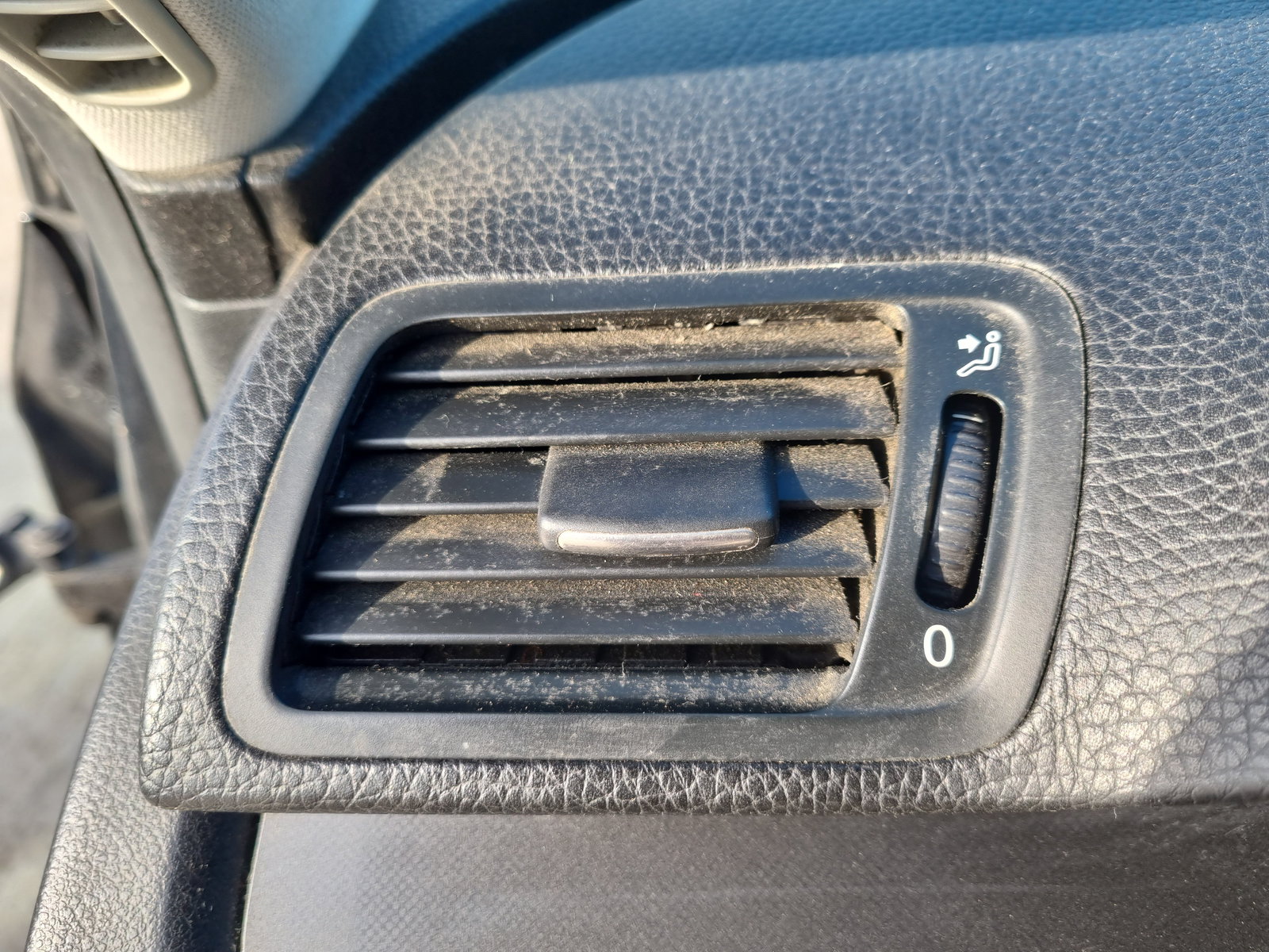 Grila aerisire stanga Volkswagen Passat B6 Variant (3C5) [Fabr 2005-2010] OEM - imagine 2