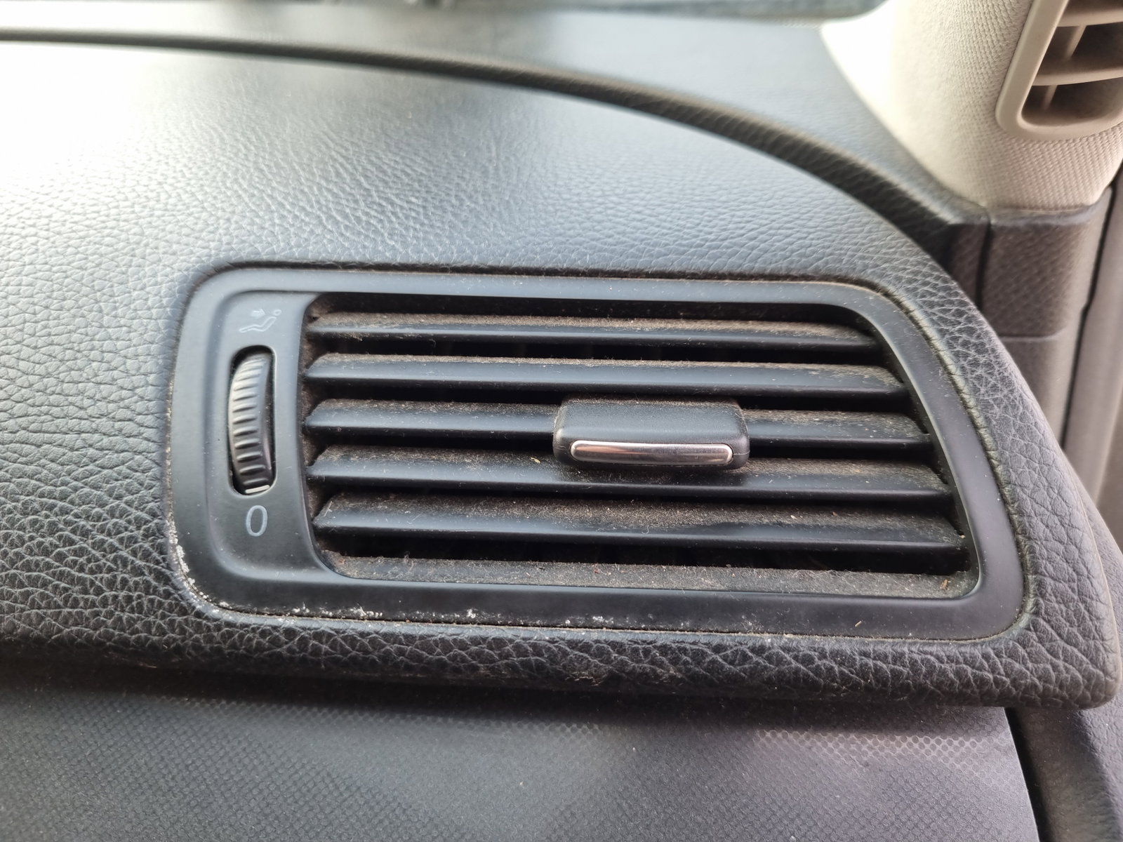 Grila aerisire dreapta Volkswagen Passat B6 Variant (3C5) [Fabr 2005-2010] OEM