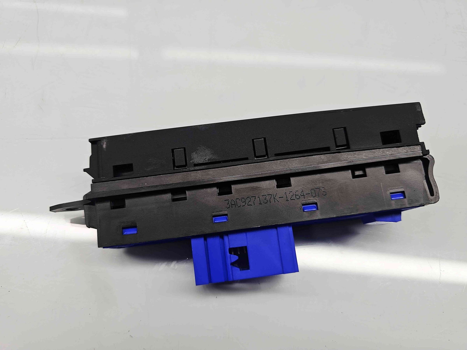 Butoane comenzi consola centrala Volkswagen Passat B7 (362) [Fabr 2010-2014] 3AC927137K - imagine 3