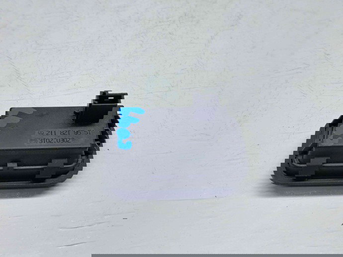  Buton deschidere portbagaj Mercedes Clasa E (W211) [Fabr 2002-2009] A2118219551