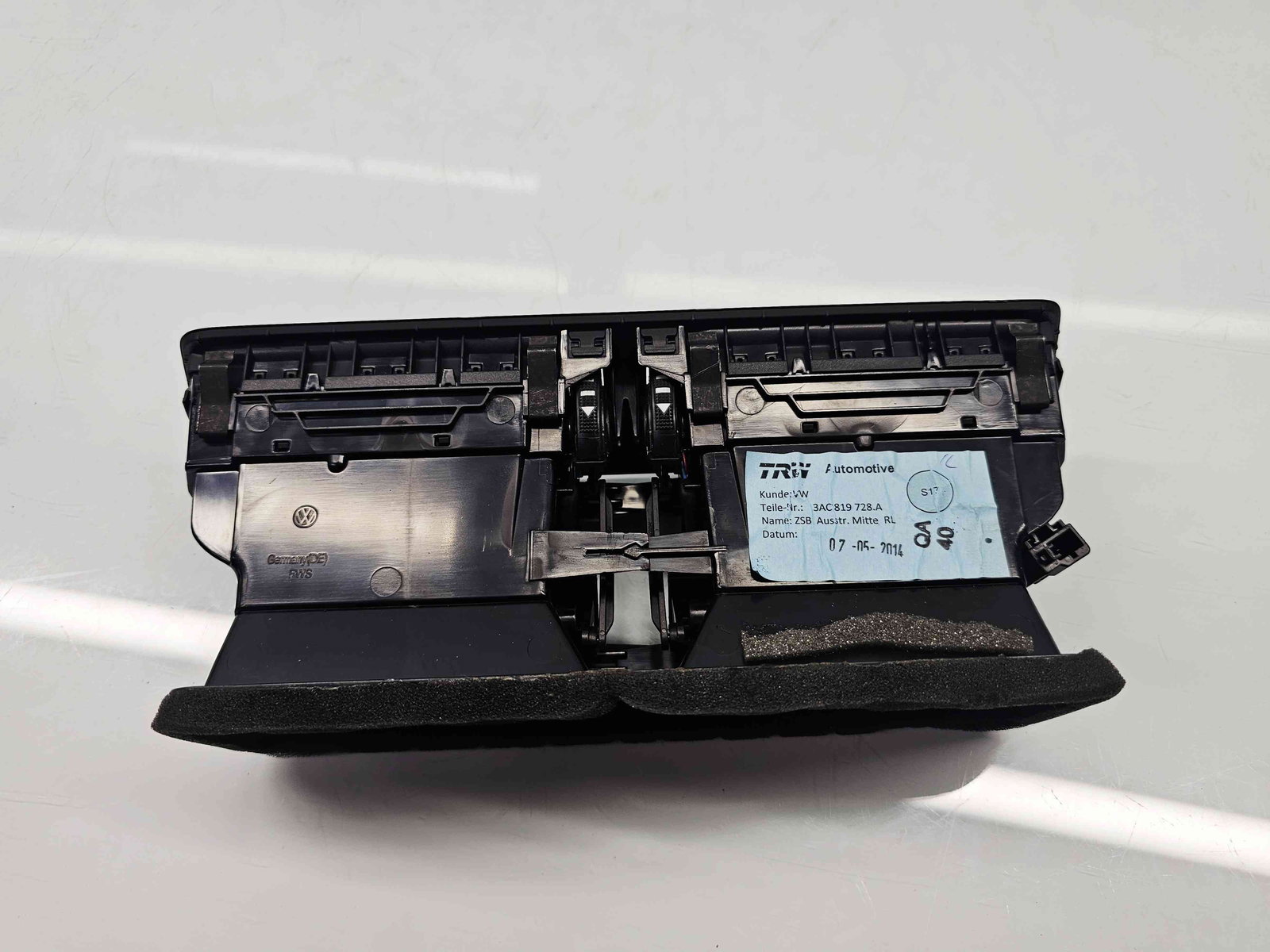 Grila aerisire centrala Volkswagen Passat B7 (362) [Fabr 2010-2014] 3AC819728A - imagine 4