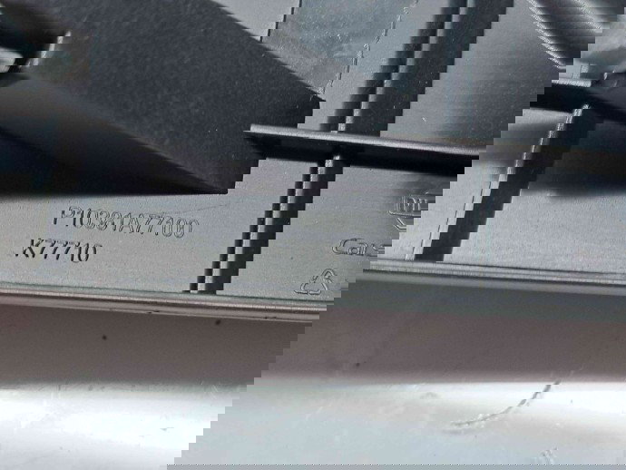  Grila aerisire centrala Nissan Qashqai [Fabr 2007-2014] Facelift P10381A77100