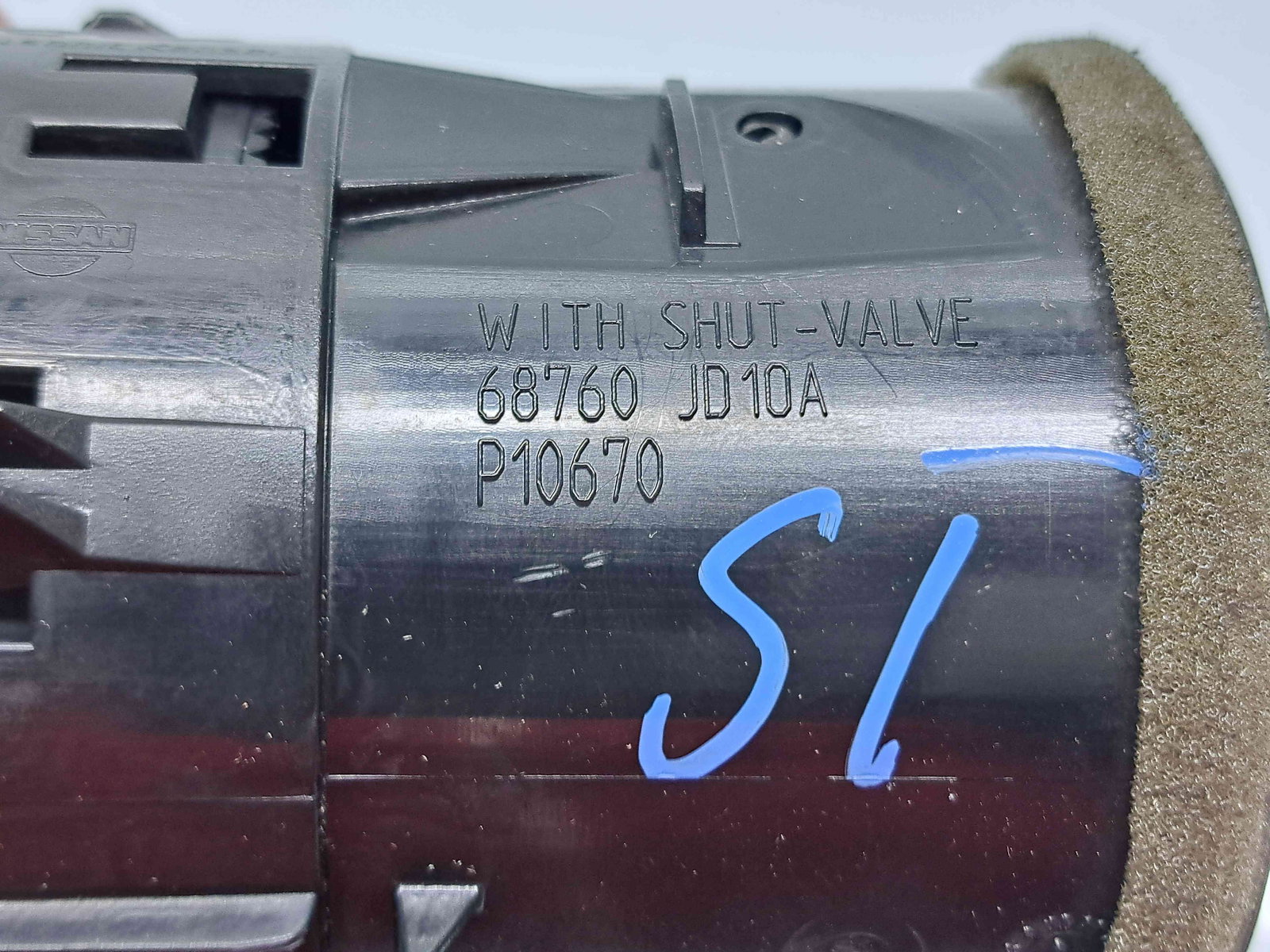 Grila aerisire stanga Nissan Qashqai [Fabr 2007-2014] Facelift 68760JD10A - imagine 3