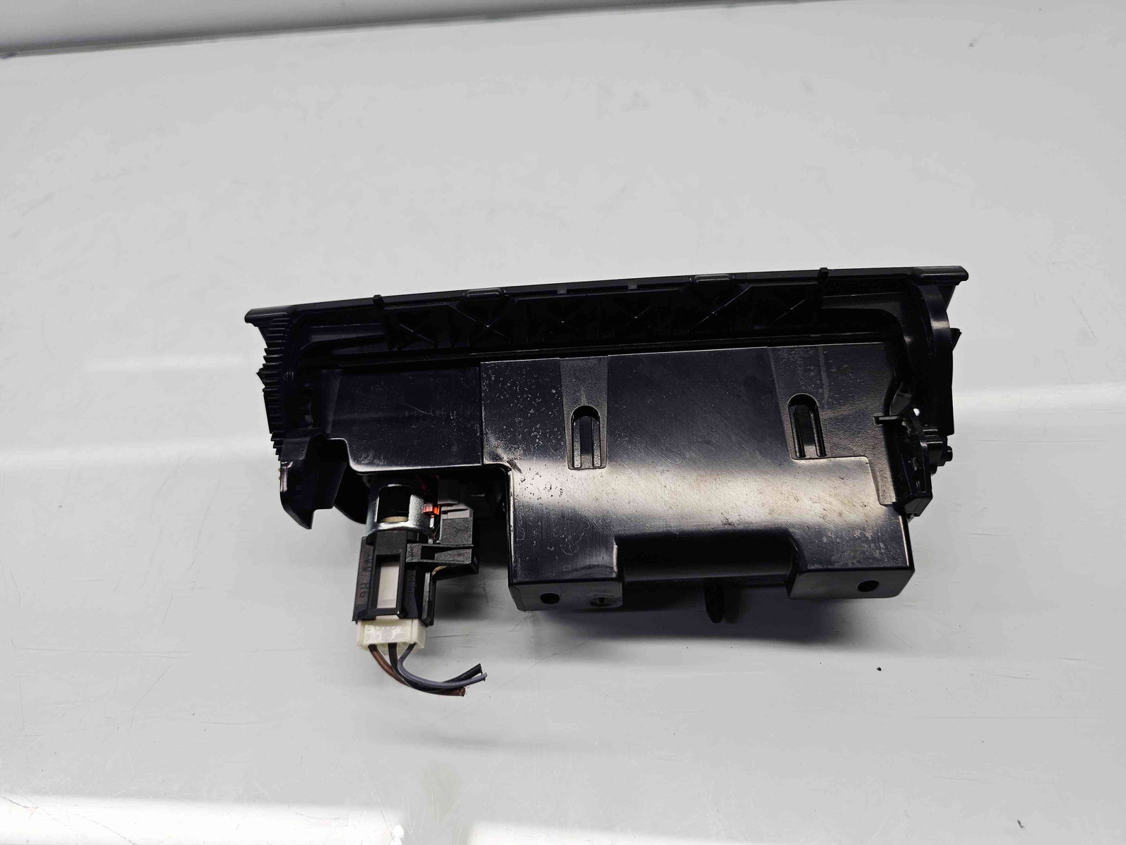 Scrumiera Volkswagen Passat B7 (362) [Fabr 2010-2014] 3C0863284K - imagine 2