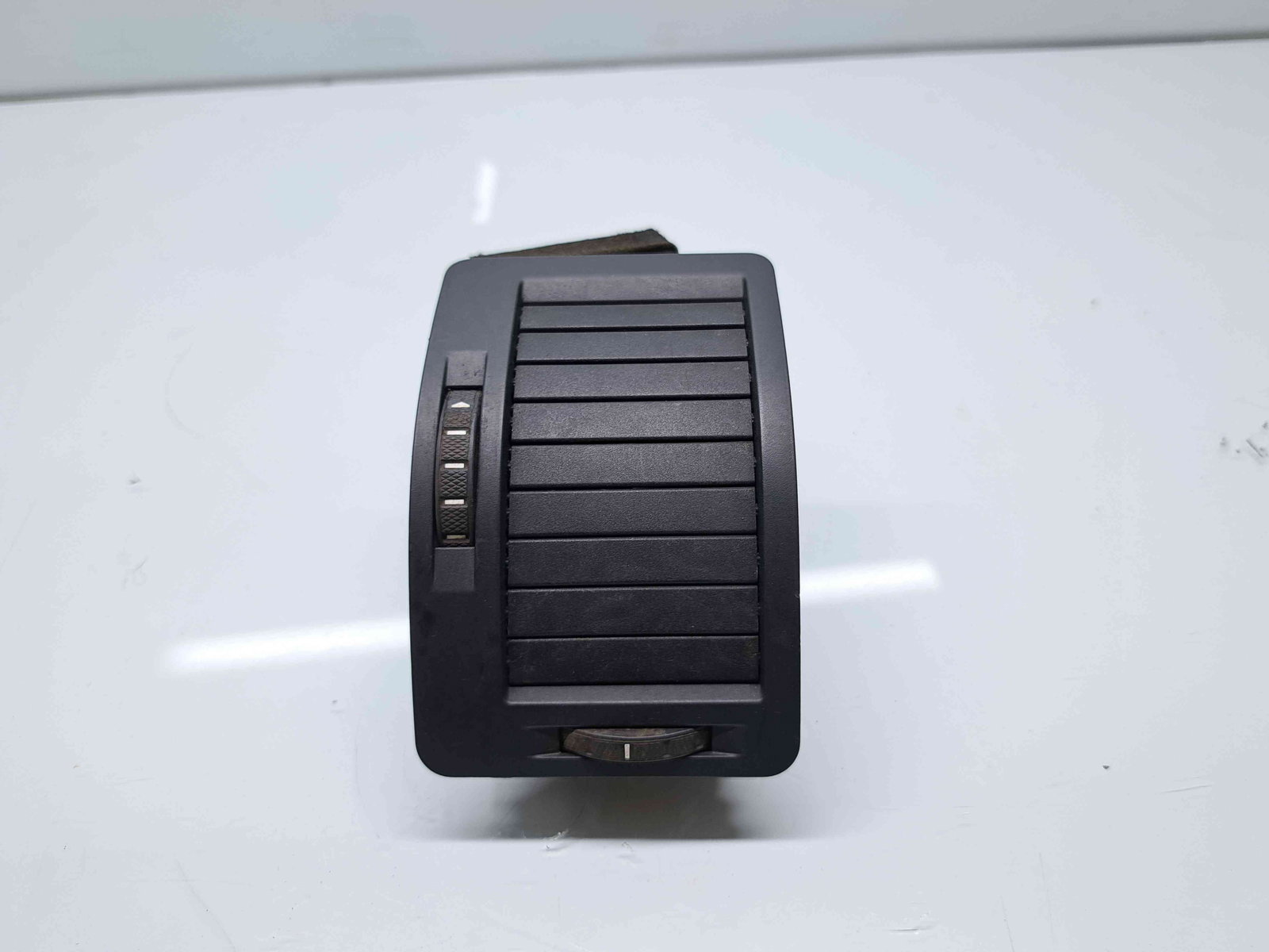 Grila aerisire dreapta Skoda Octavia 2 Combi (1Z5) [Fabr 2004-2013] Facelift 1Z0819702 - imagine 1