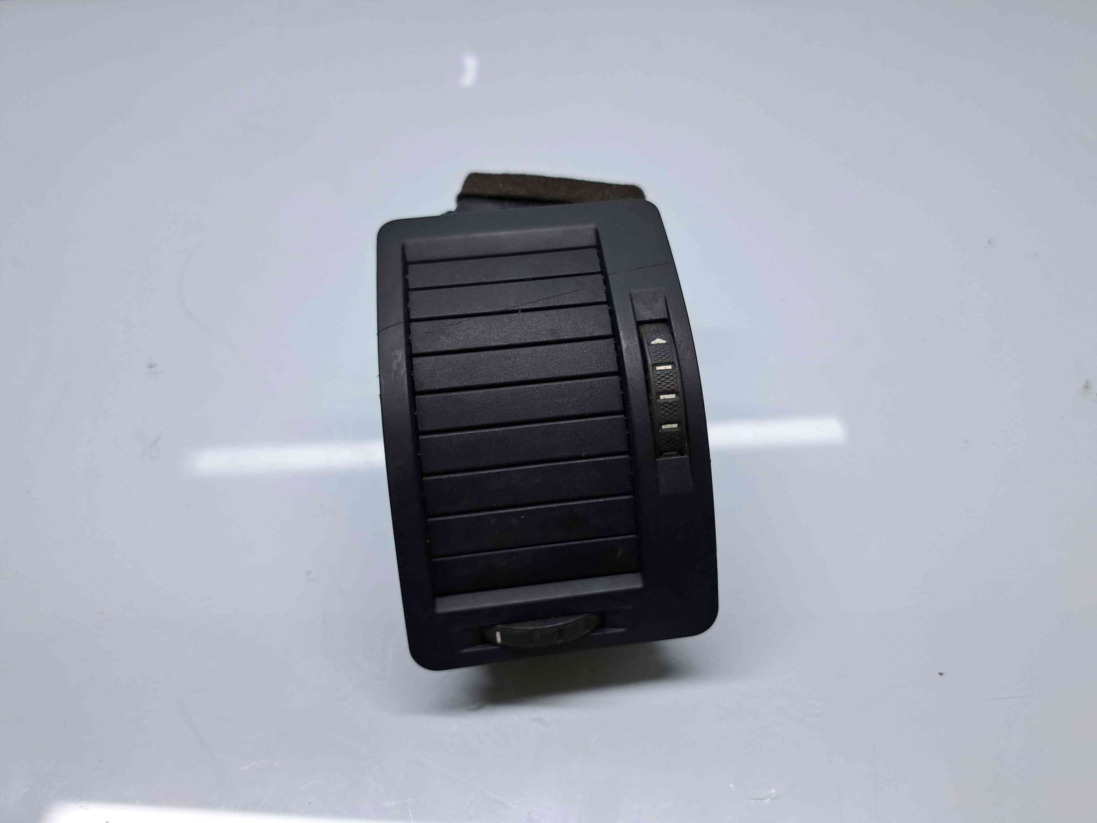 Grila aerisire stanga Skoda Octavia 2 Combi (1Z5) [Fabr 2004-2013] Facelift 1Z0819701 - imagine 1