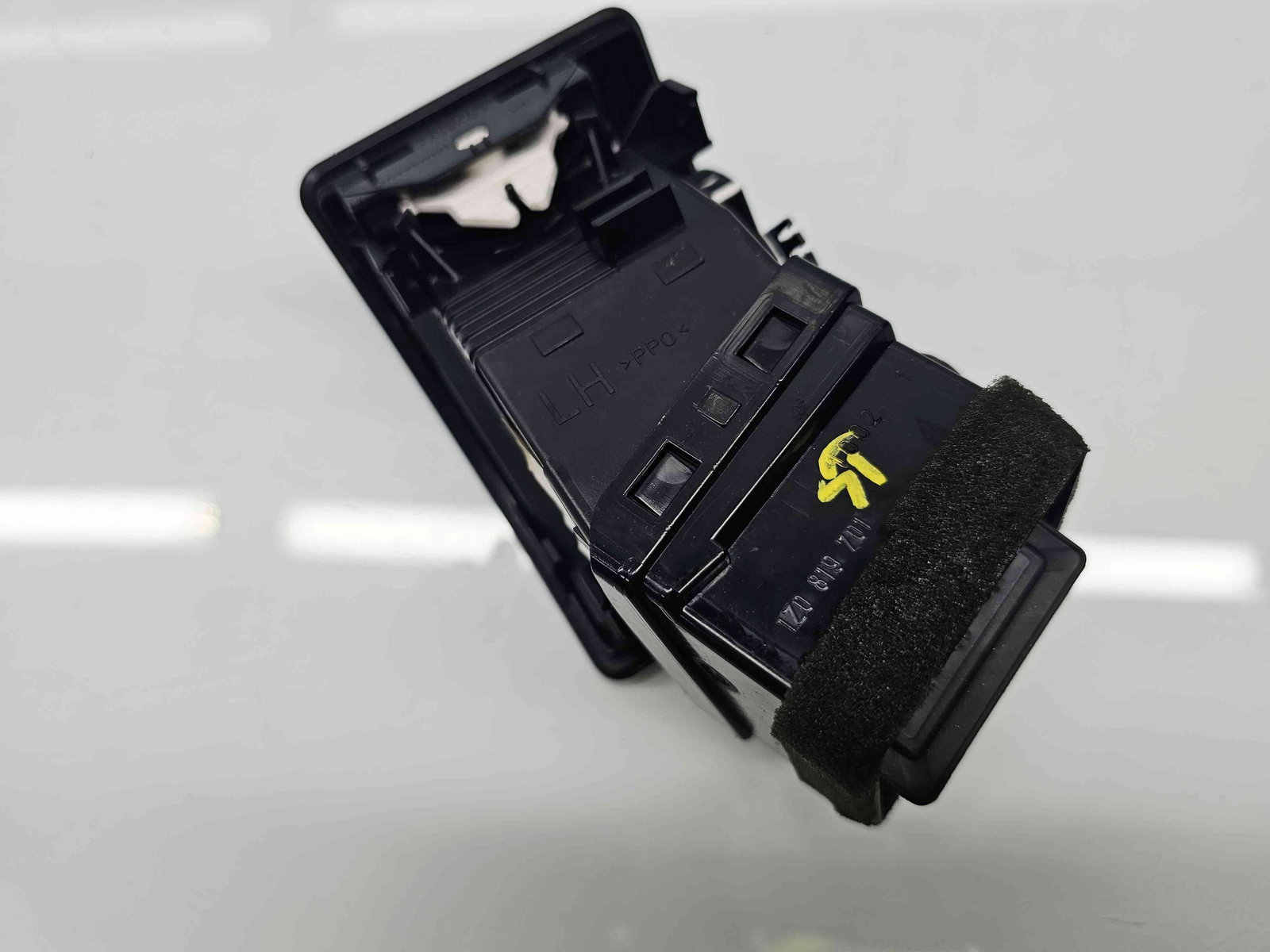 Grila aerisire stanga Skoda Octavia 2 Combi (1Z5) [Fabr 2004-2013] Facelift 1Z0819701 - imagine 4