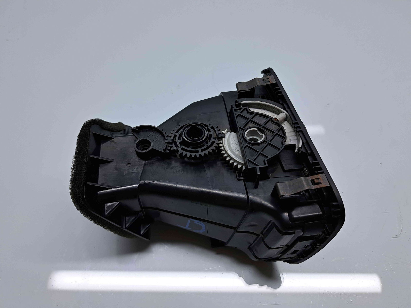 Grila aerisire stanga Volkswagen Golf 6 (5K1) GTD [Fabr 2009-2013] 5K0819703J - imagine 4