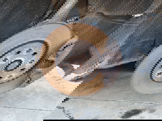 Fuzeta fata dreapta Volkswagen Passat B6 Variant (3C5) [Fabr 2005-2010] 1.9  TDI BLS 77KW  / 105CP