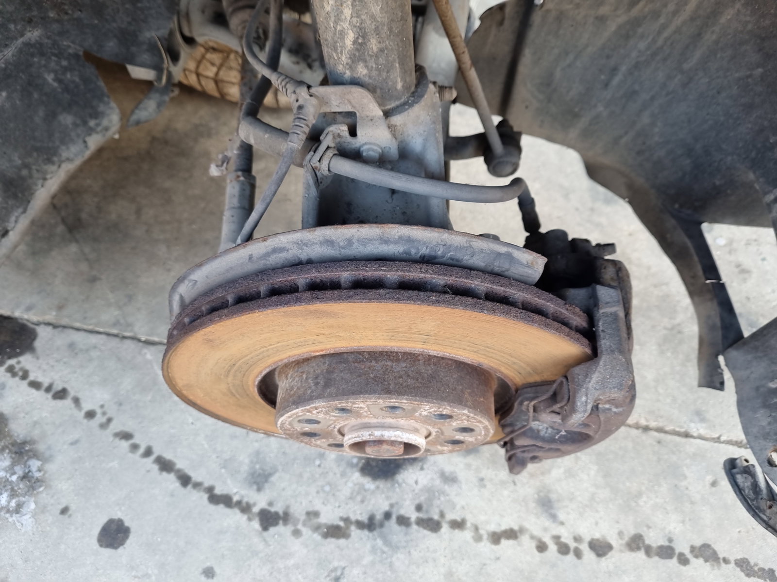 Fuzeta fata dreapta Volkswagen Passat B6 Variant (3C5) [Fabr 2005-2010] 1.9 TDI BLS 77KW / 105CP - imagine 2