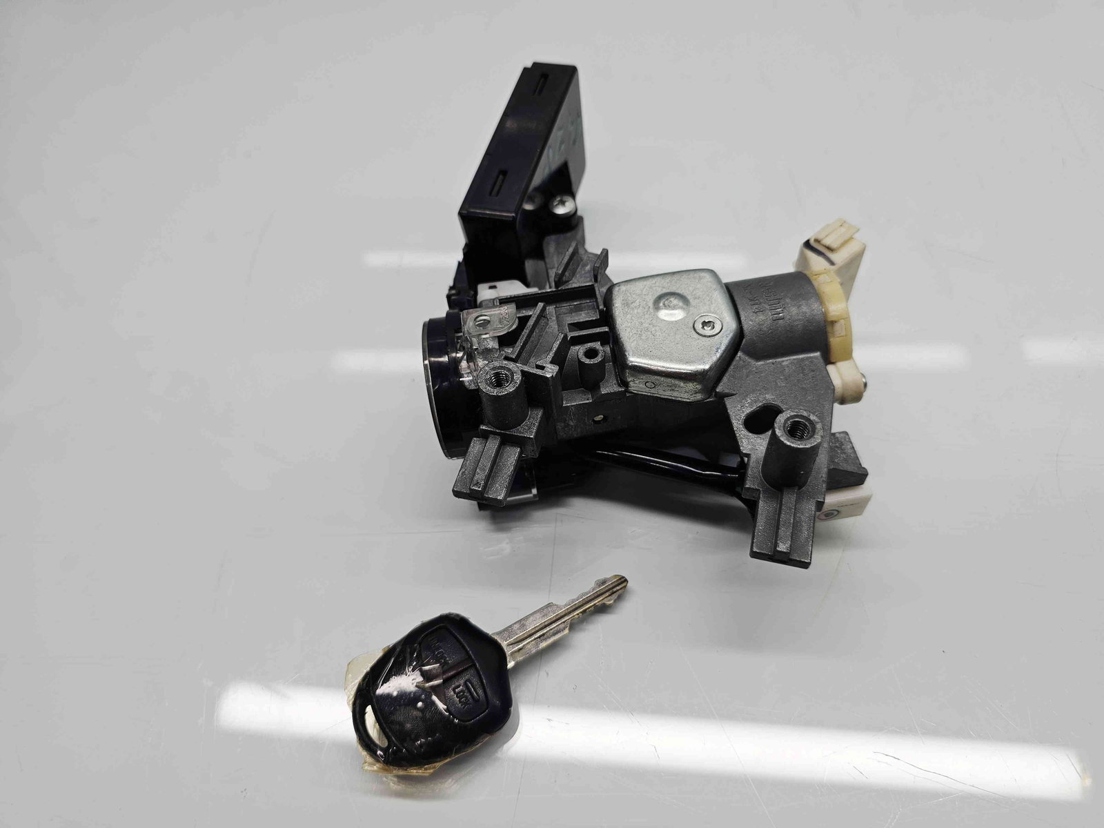 Contact cu cheie MITSUBISHI Outlander II [Fabr 2006-2015] OEM 2.0 BSY103KW / 140CP - imagine 2