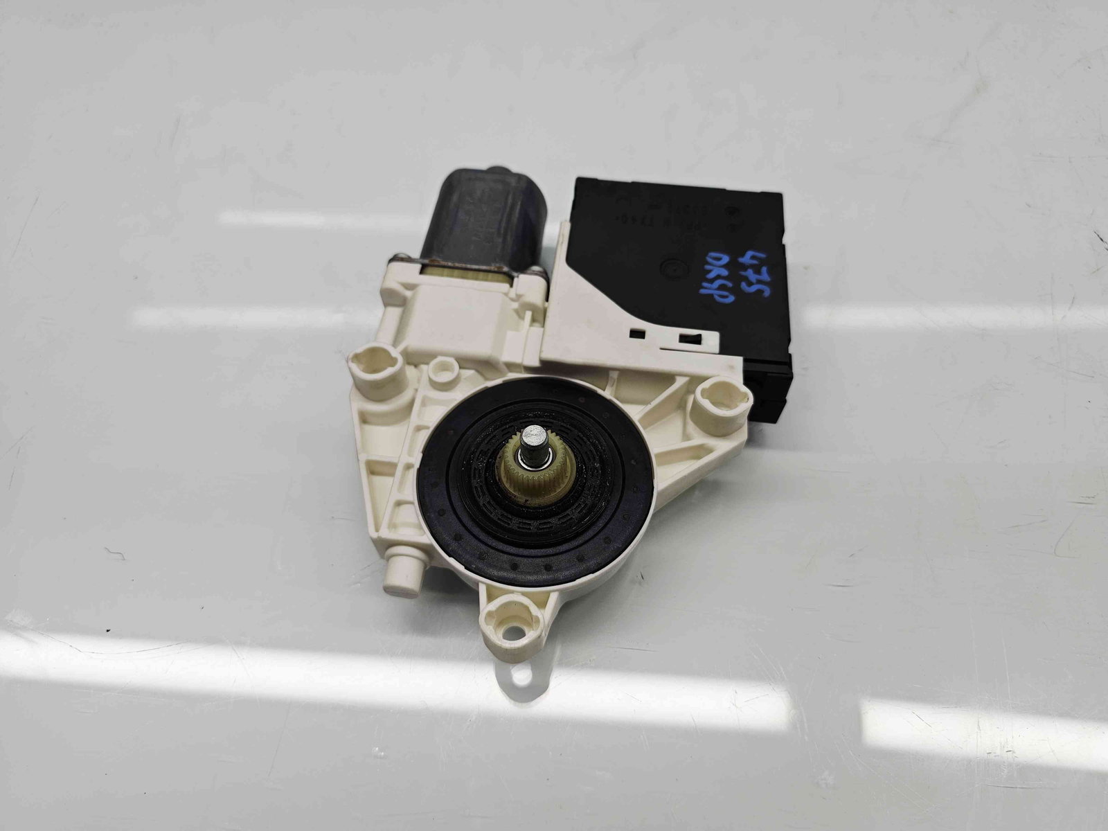 Motoras geam dreapta spate Audi A3 Sportback (8PA) [Fabr 2004-2013] Facelift 8P4959802F - imagine 1