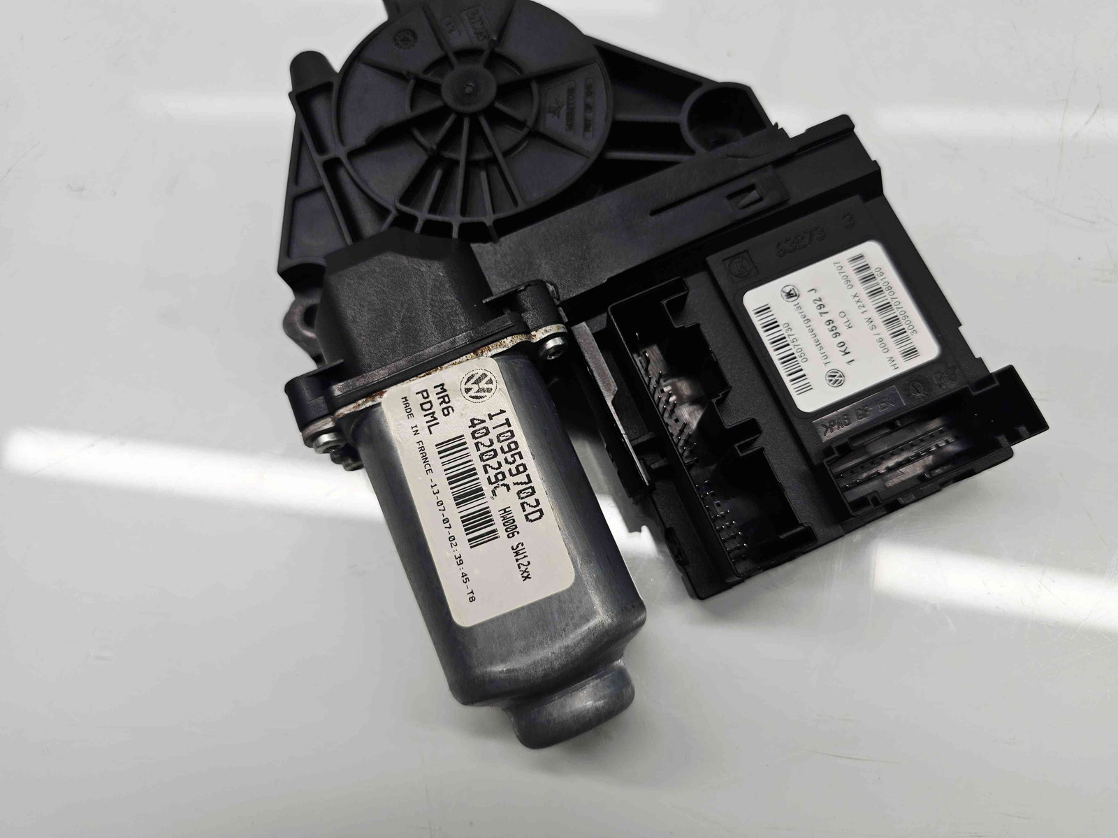 Motoras geam stanga fata Skoda Octavia 2 (1Z3) [Fabr 2004-2013] 1T0959702D - imagine 4