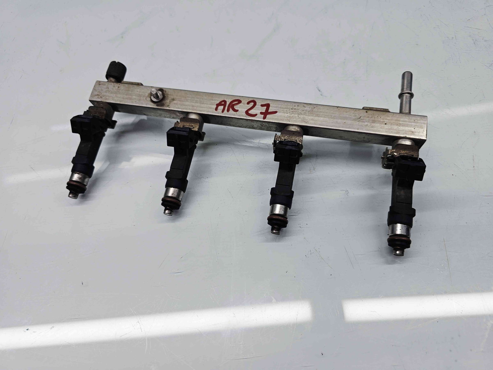 Rampa injectoare Opel Astra J [Fabr 2009-2015] 55572731 1.4 Benz A14XER 74KW / 100CP - imagine 3