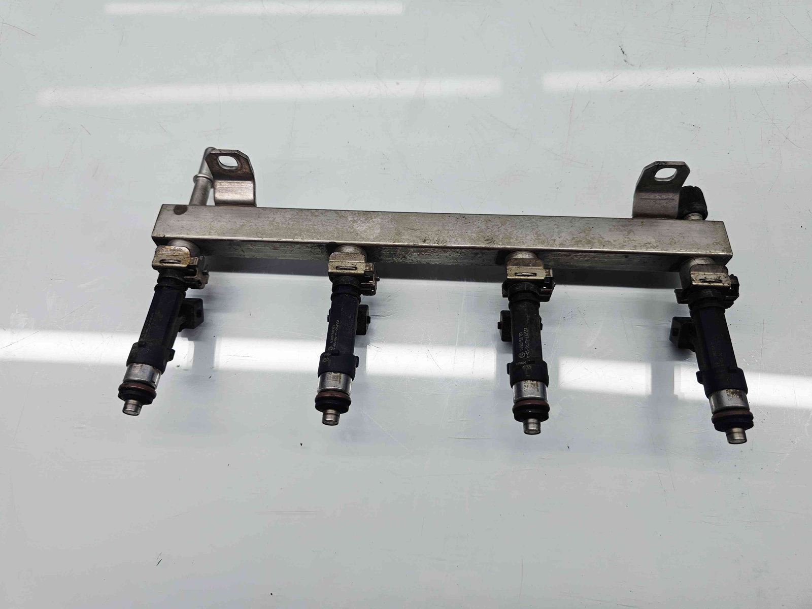 Rampa injectoare Opel Astra J [Fabr 2009-2015] 55572731 1.4 Benz A14XER 74KW / 100CP - imagine 4