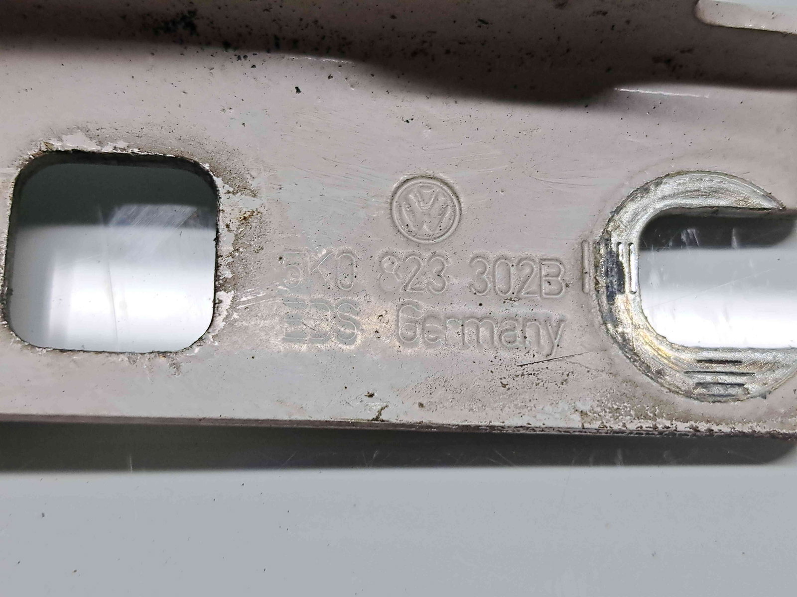 Set balamale capota Volkswagen Golf 6 (5K1) GTD [Fabr 2009-2013] 5K0823302B / 5K0823301B - imagine 4