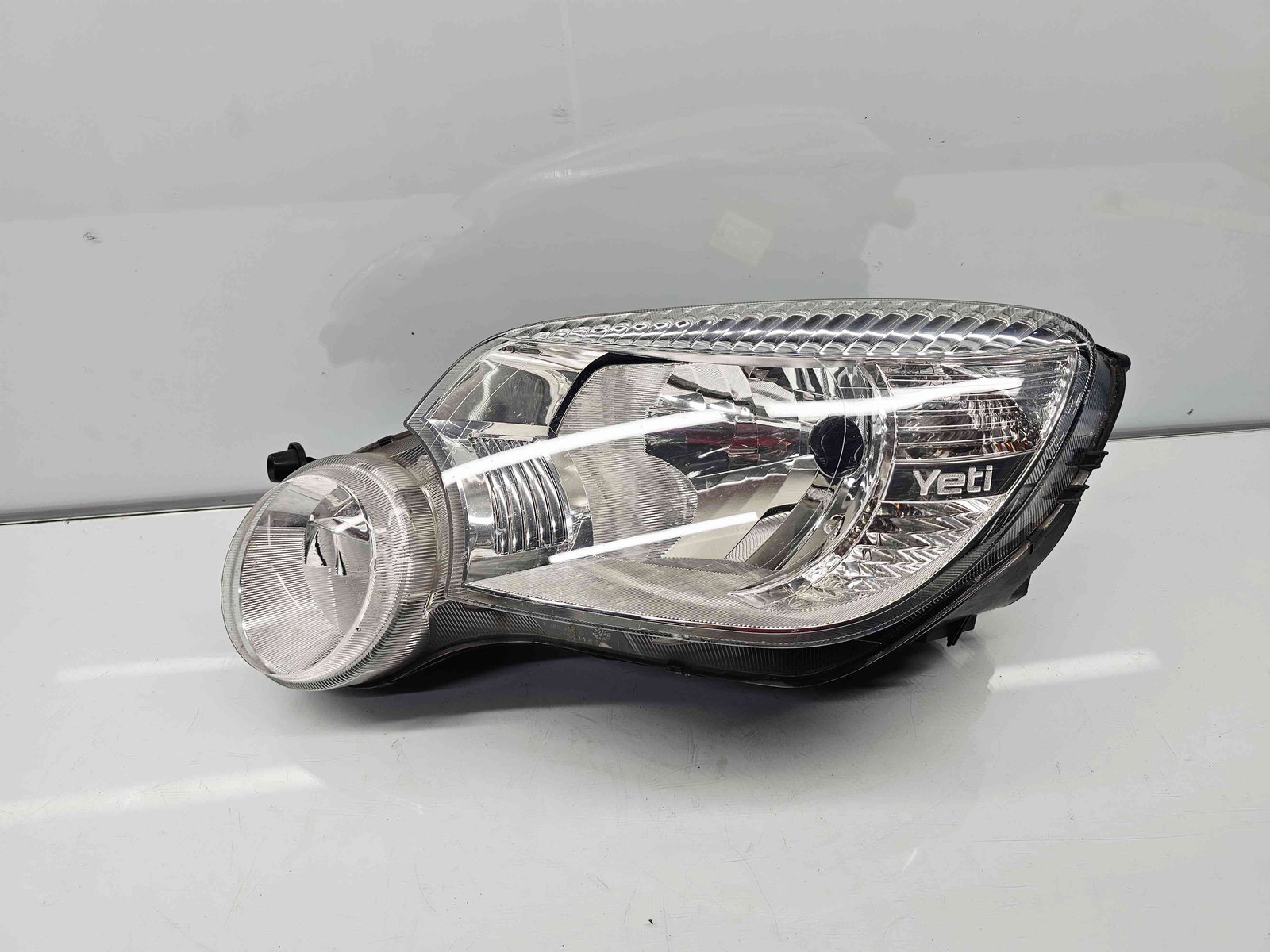 Far stanga Skoda Yeti (5L) [Fabr 2009-2020] 5L2941015A - imagine 1