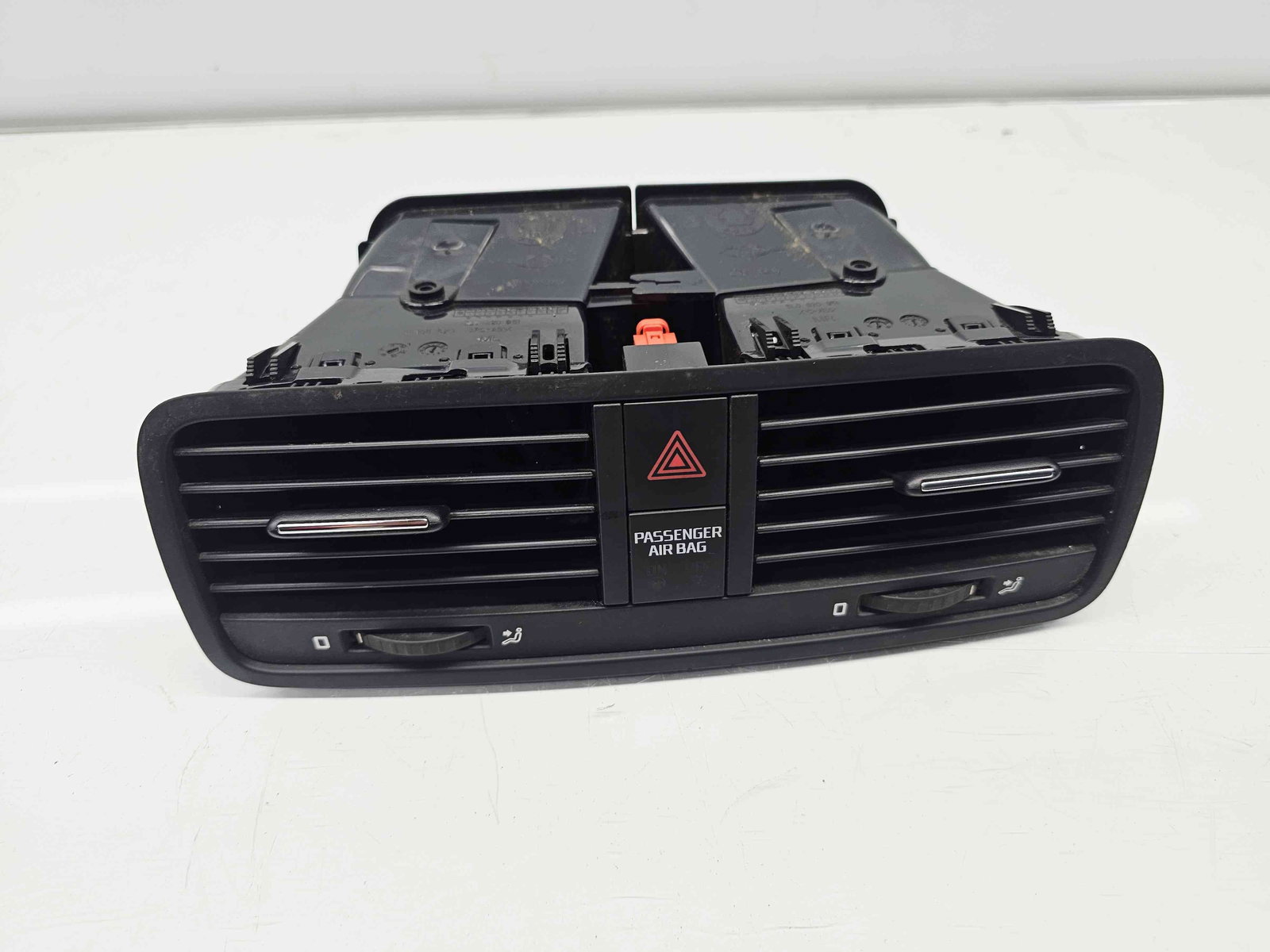 Grila aerisire centrala Skoda Yeti (5L) [Fabr 2009-2020] 5L0820951 - imagine 1