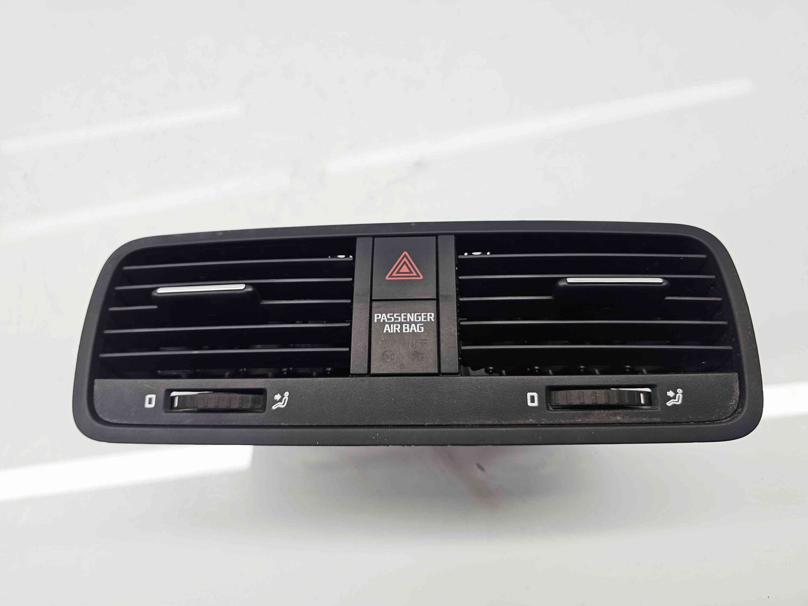 Grila aerisire centrala Skoda Yeti (5L) [Fabr 2009-2020] 5L0820951 - imagine 6