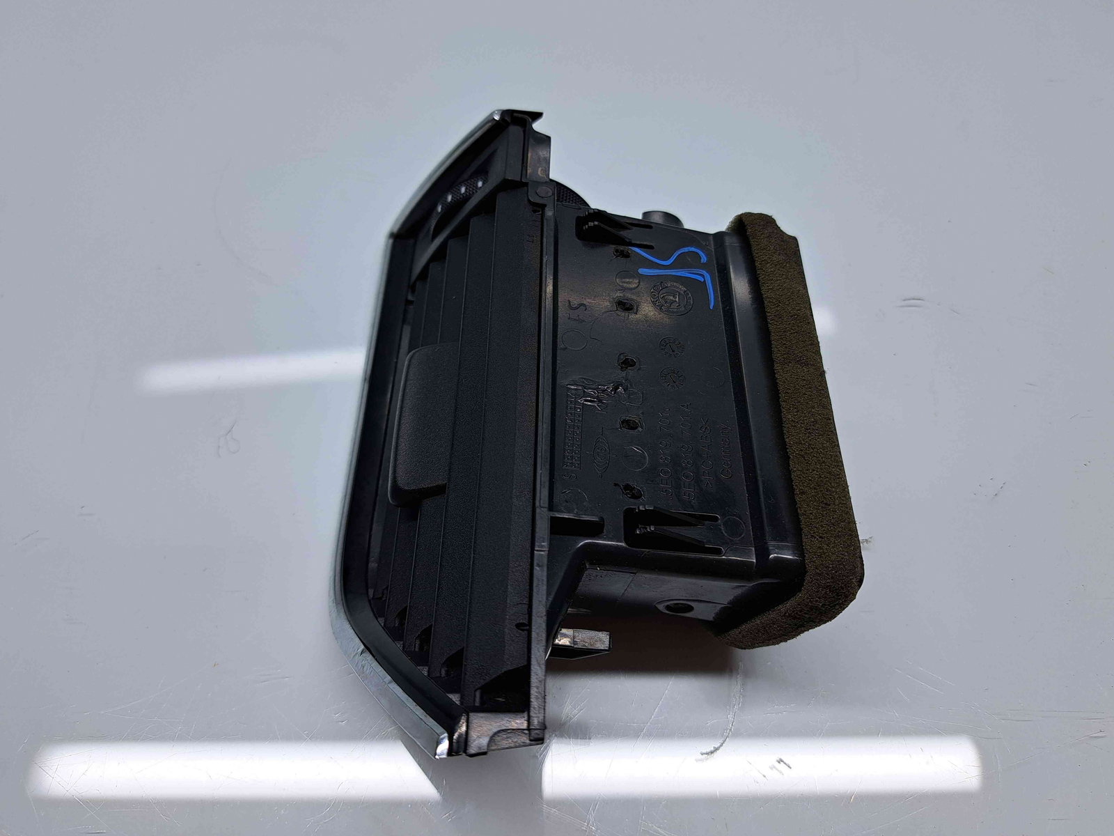 Grila aerisire stanga Skoda Octavia 3 Combi (5E5) [Fabr 2012-prezent] 5E0819701A - imagine 2