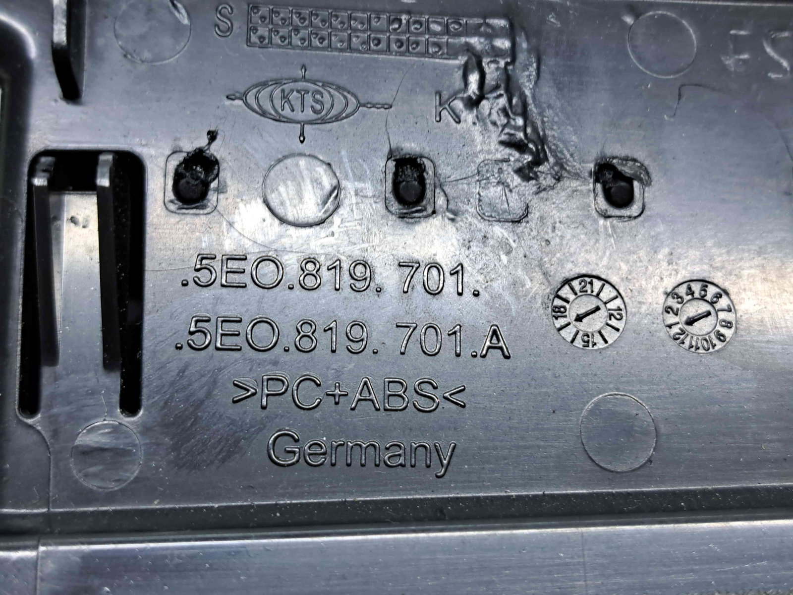 Grila aerisire stanga Skoda Octavia 3 Combi (5E5) [Fabr 2012-prezent] 5E0819701A - imagine 5