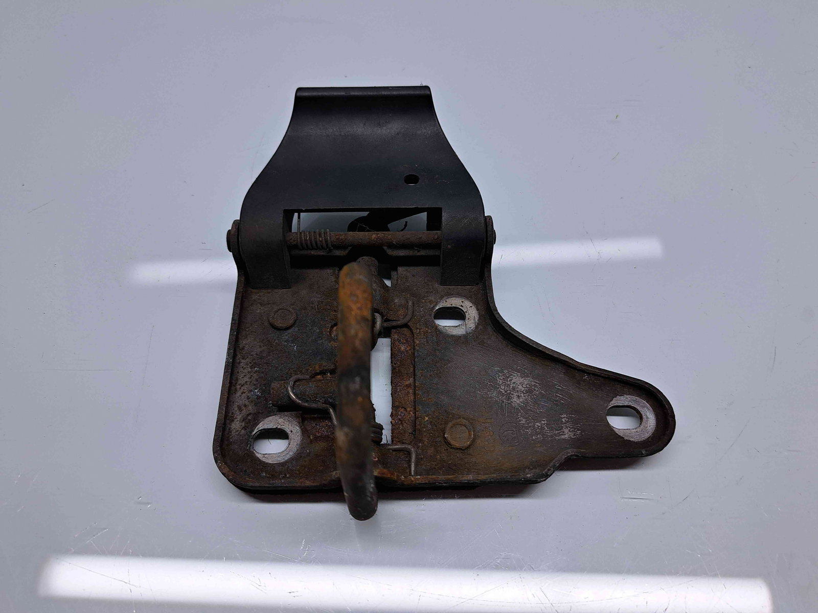 Maner deschidere capota Skoda Octavia 3 Combi (5E5) [Fabr 2012-prezent] 5E0823186C - imagine 2