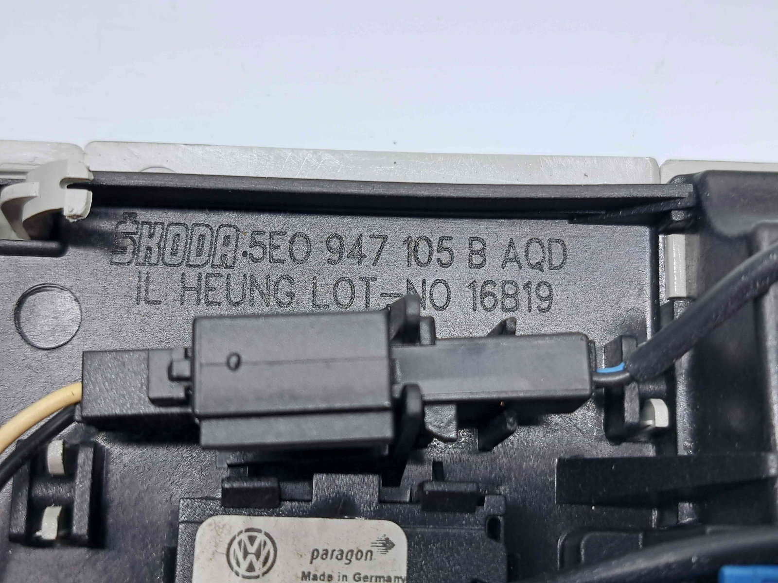 Plafoniera fata Skoda Octavia 3 Combi (5E5) [Fabr 2012-prezent] 5E0947105B - imagine 5