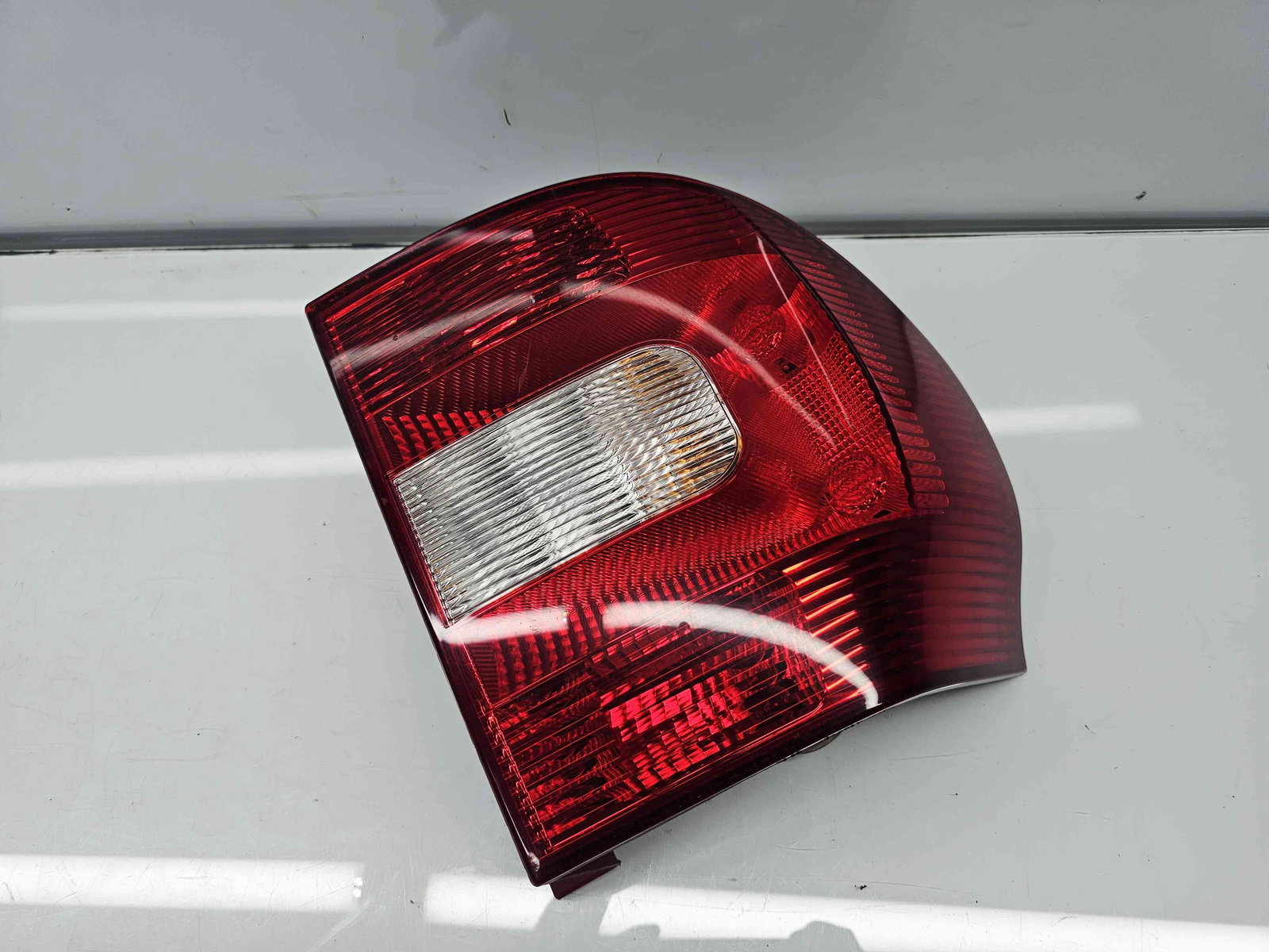 Stop aripa stanga Skoda Yeti (5L) [Fabr 2009-2020] 5L0945111B - imagine 2