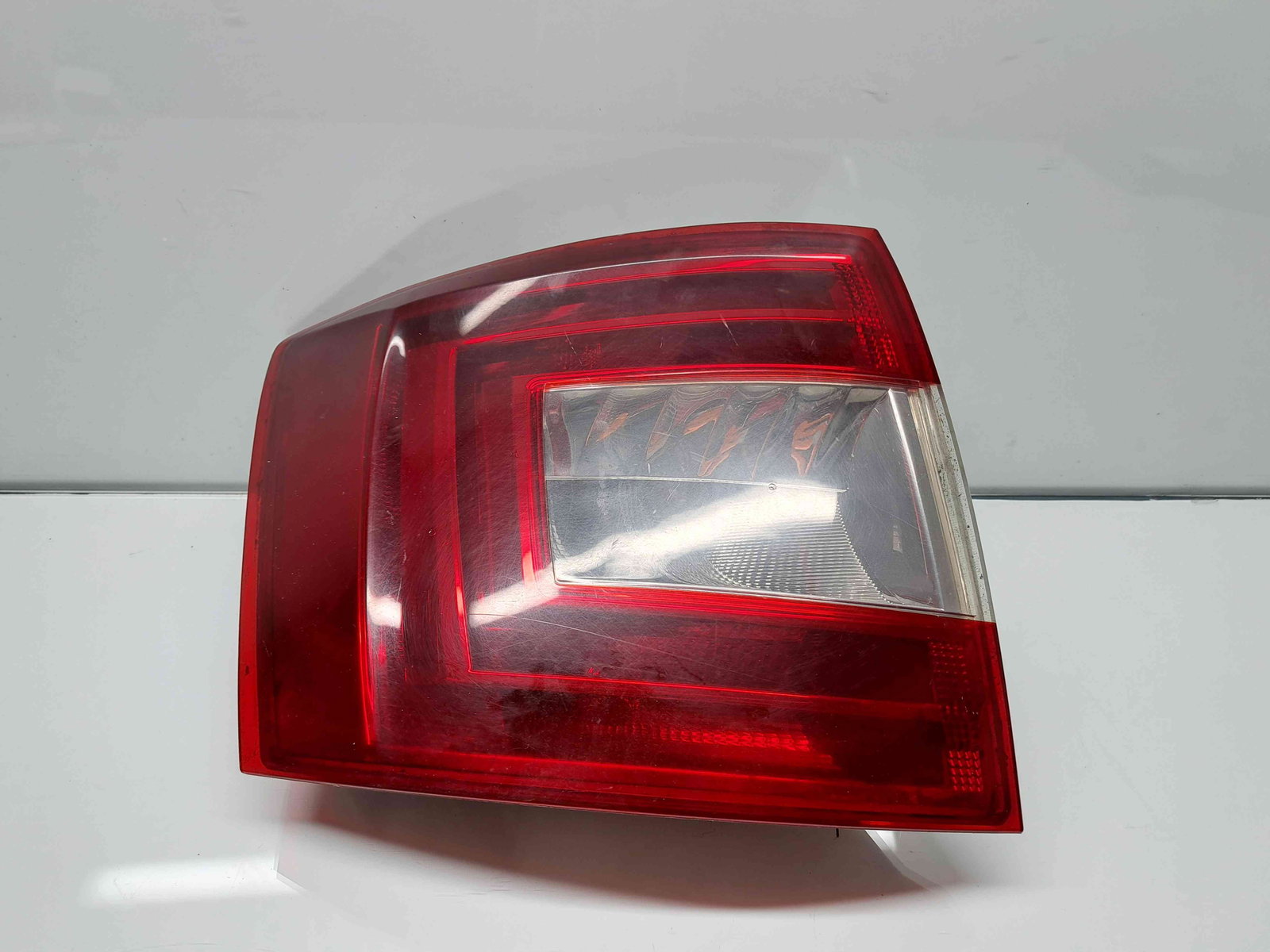 Stop aripa stanga Skoda Octavia 3 Combi (5E5) [Fabr 2012-prezent] OEM - imagine 1