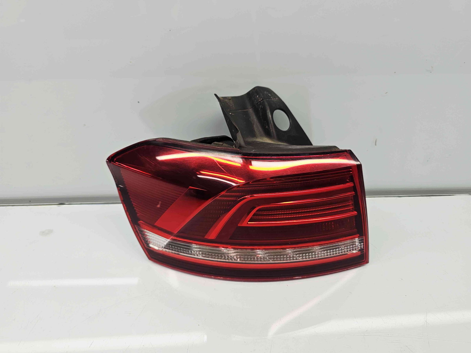 Stop aripa stanga Volkswagen Passat B8 Variant (3G5) [Fabr 2015-prezent] 3G9945311 - imagine 1