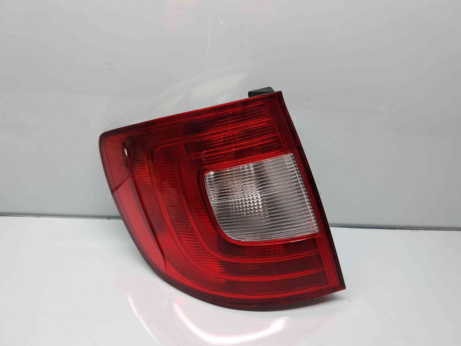 Stop aripa stanga Skoda Superb II Combi (3T5) [Fabr 2009-2015] 3T9945095 - imagine 1